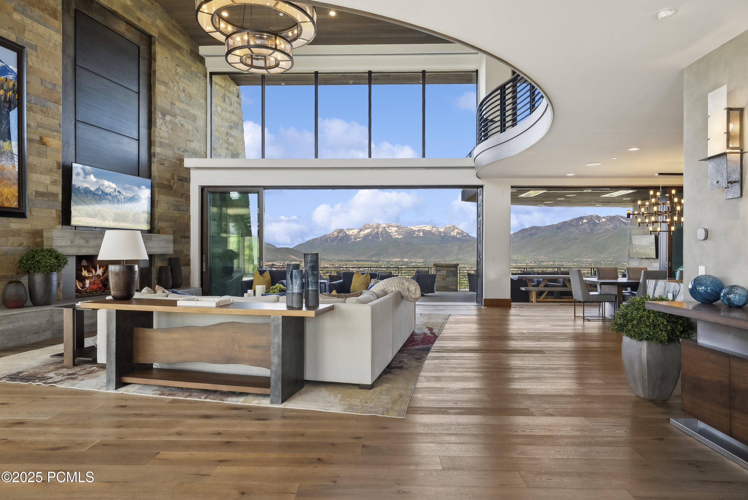 831 N Explorer Peak Drive