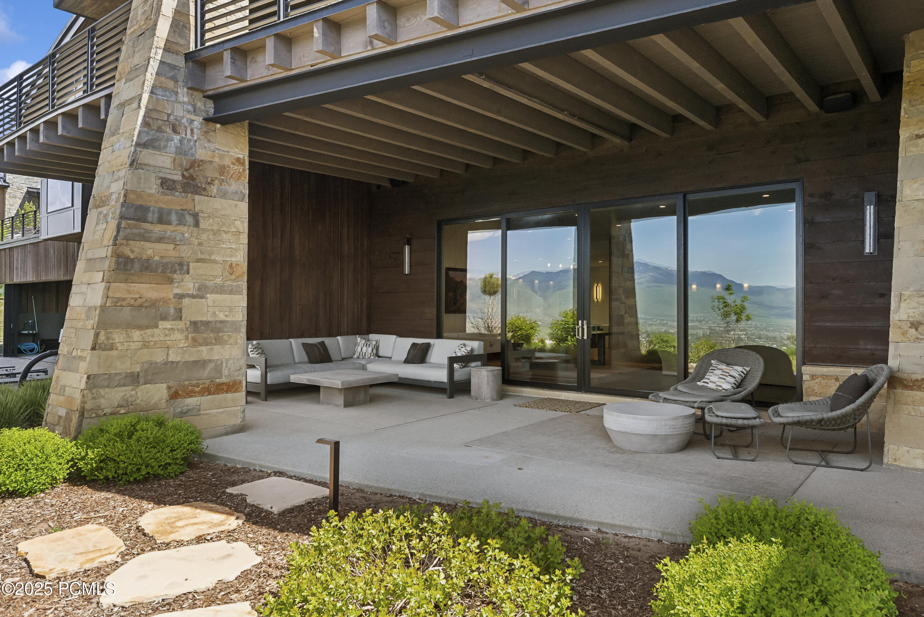 831 N Explorer Peak Drive