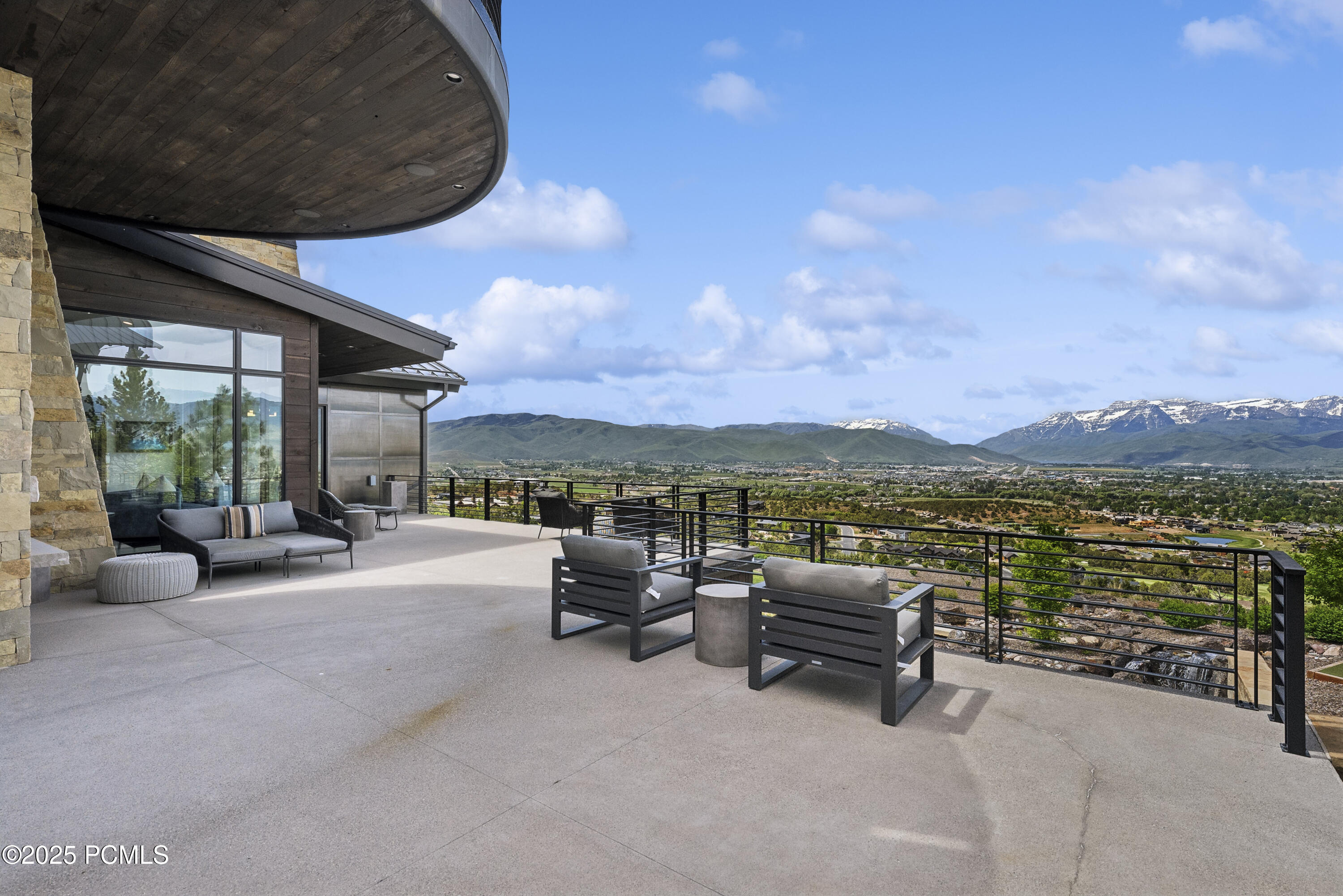 831 N Explorer Peak Drive