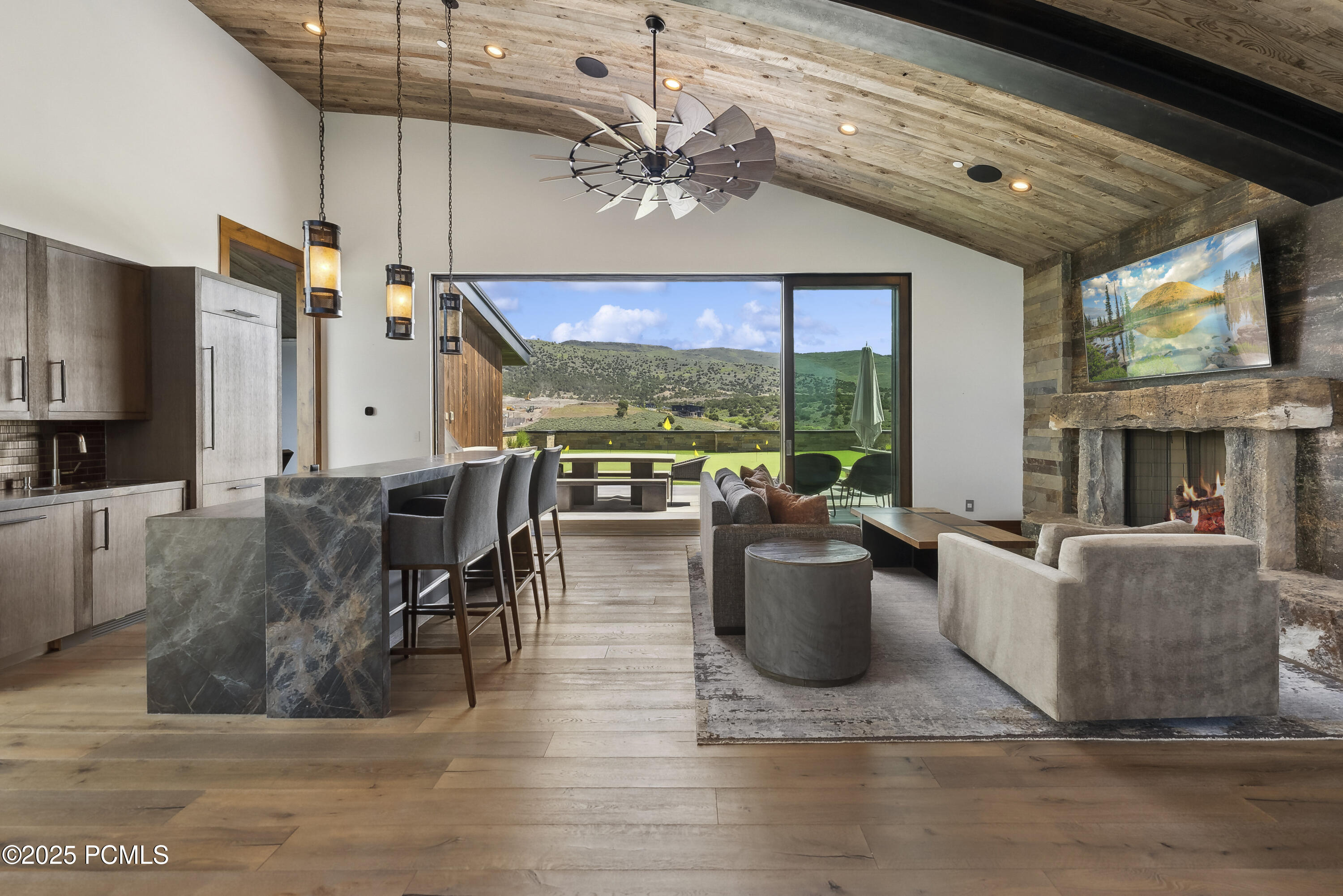 831 N Explorer Peak Drive