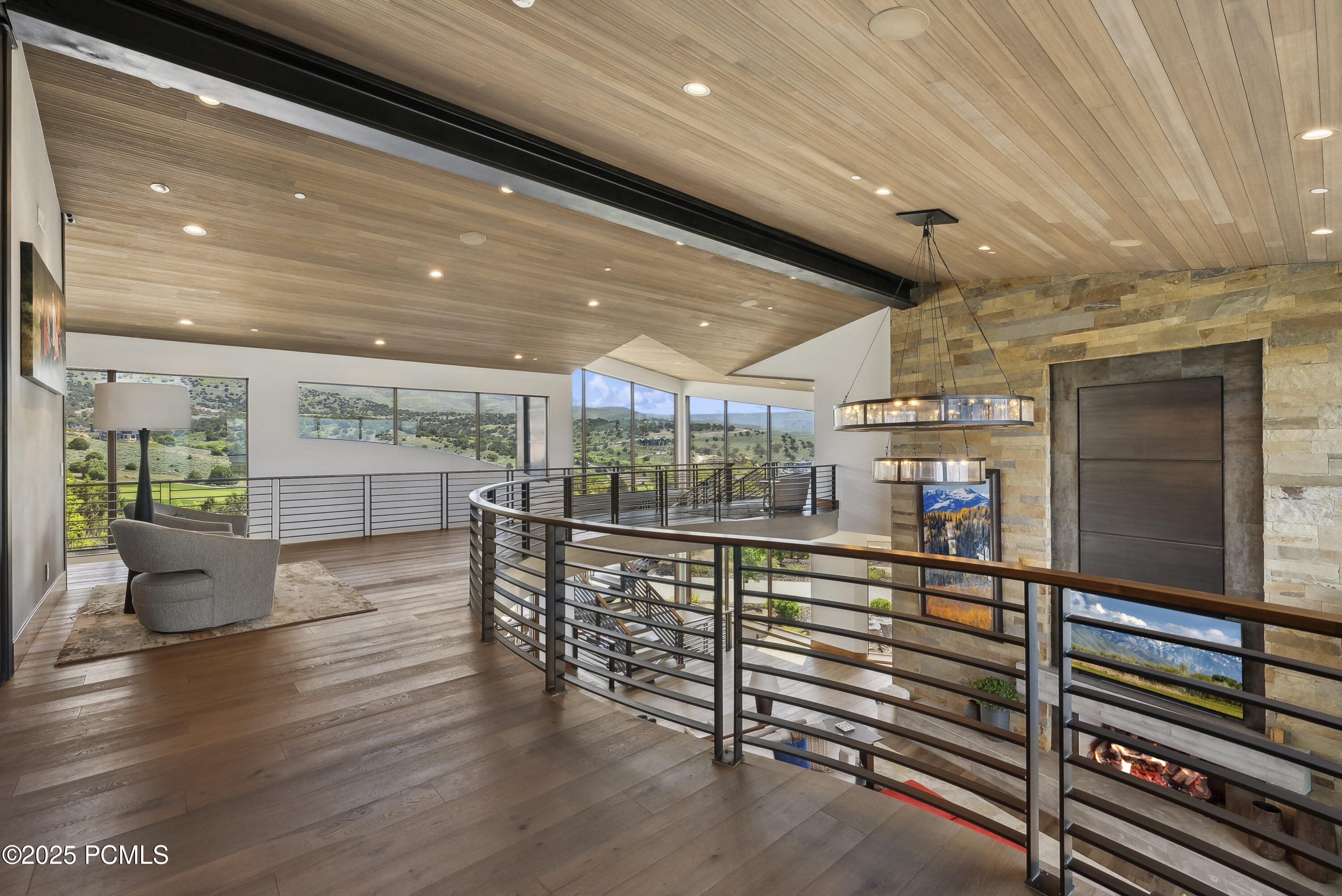 831 N Explorer Peak Drive