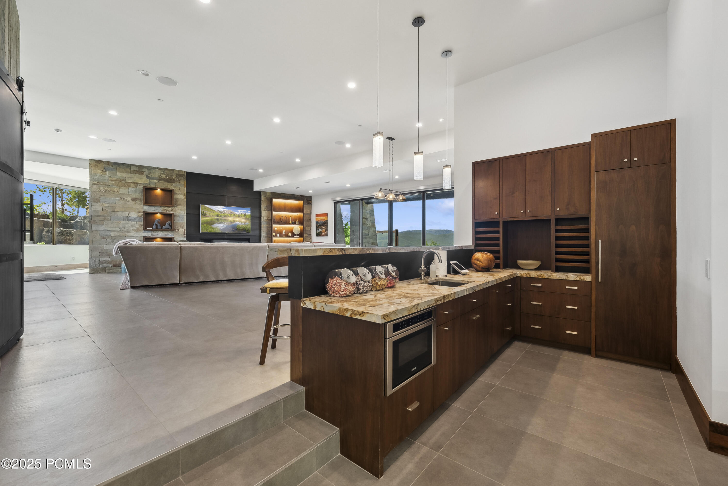 831 N Explorer Peak Drive