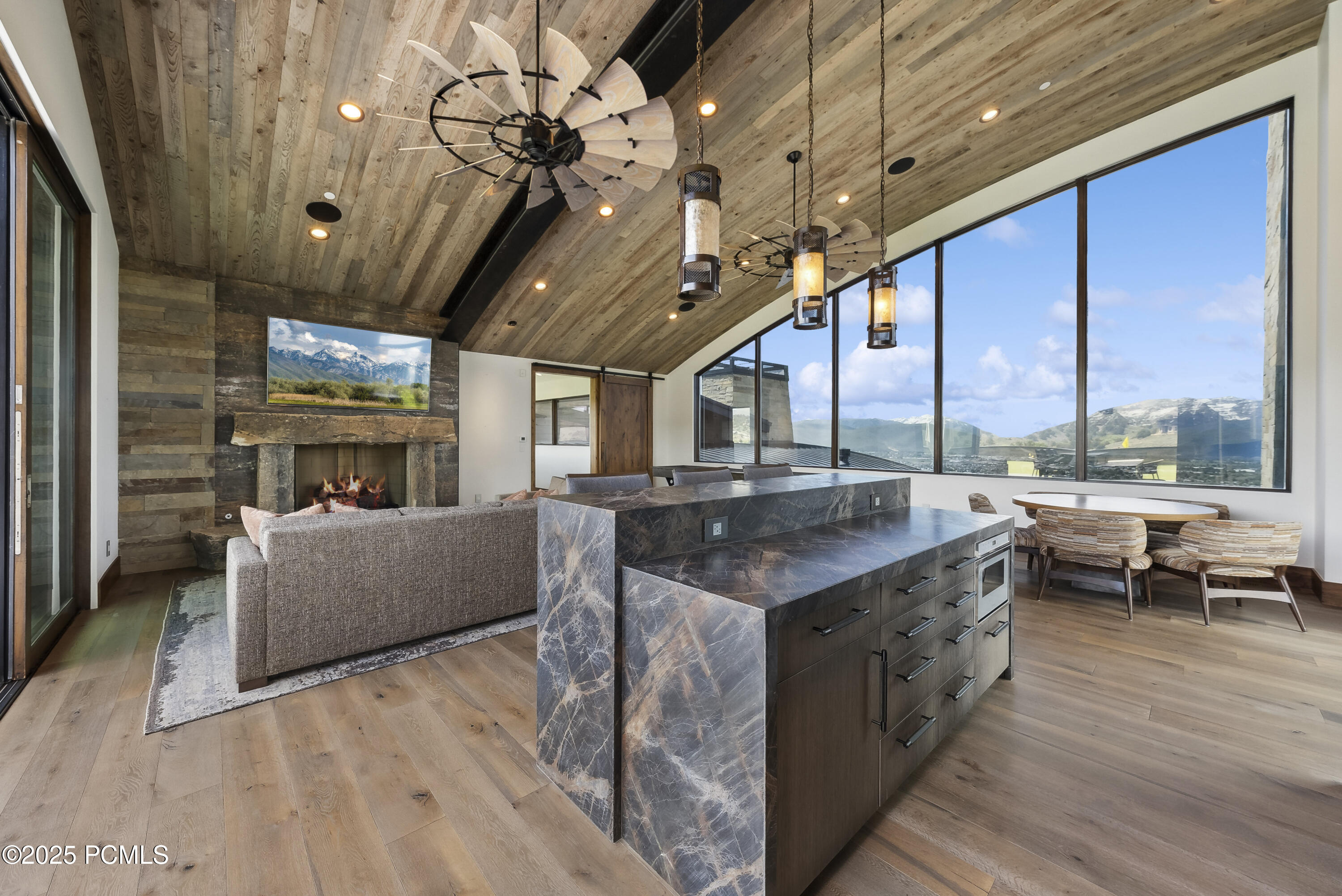 831 N Explorer Peak Drive