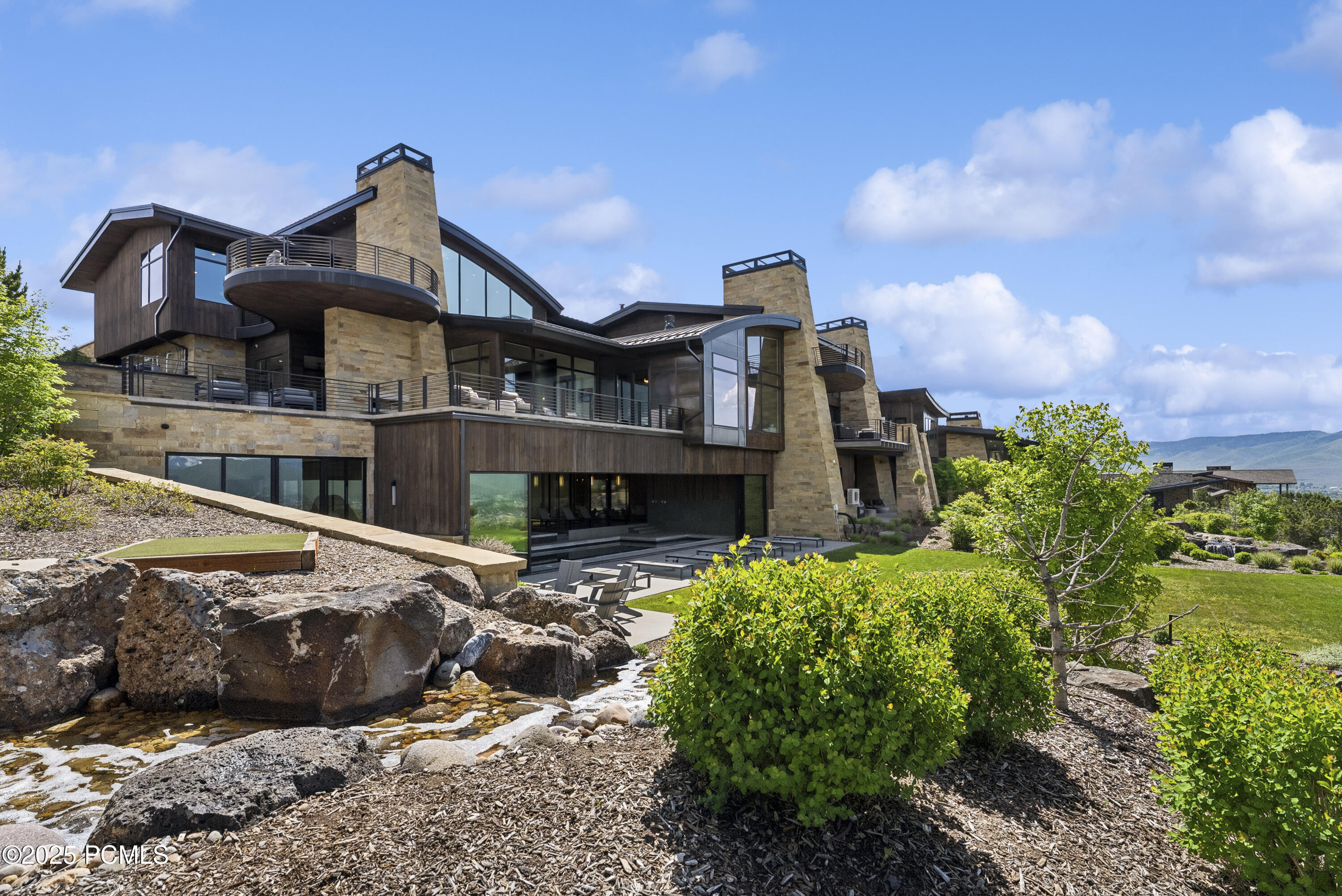 831 N Explorer Peak Drive