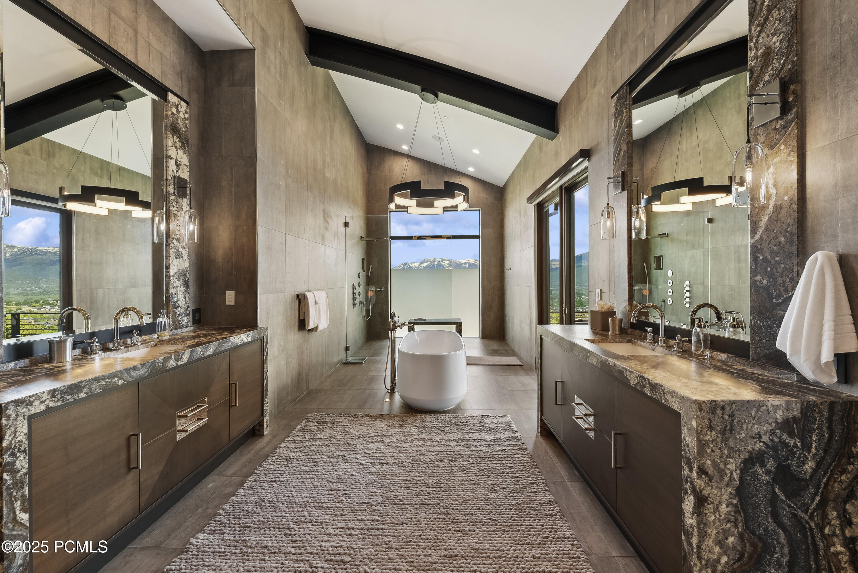 831 N Explorer Peak Drive