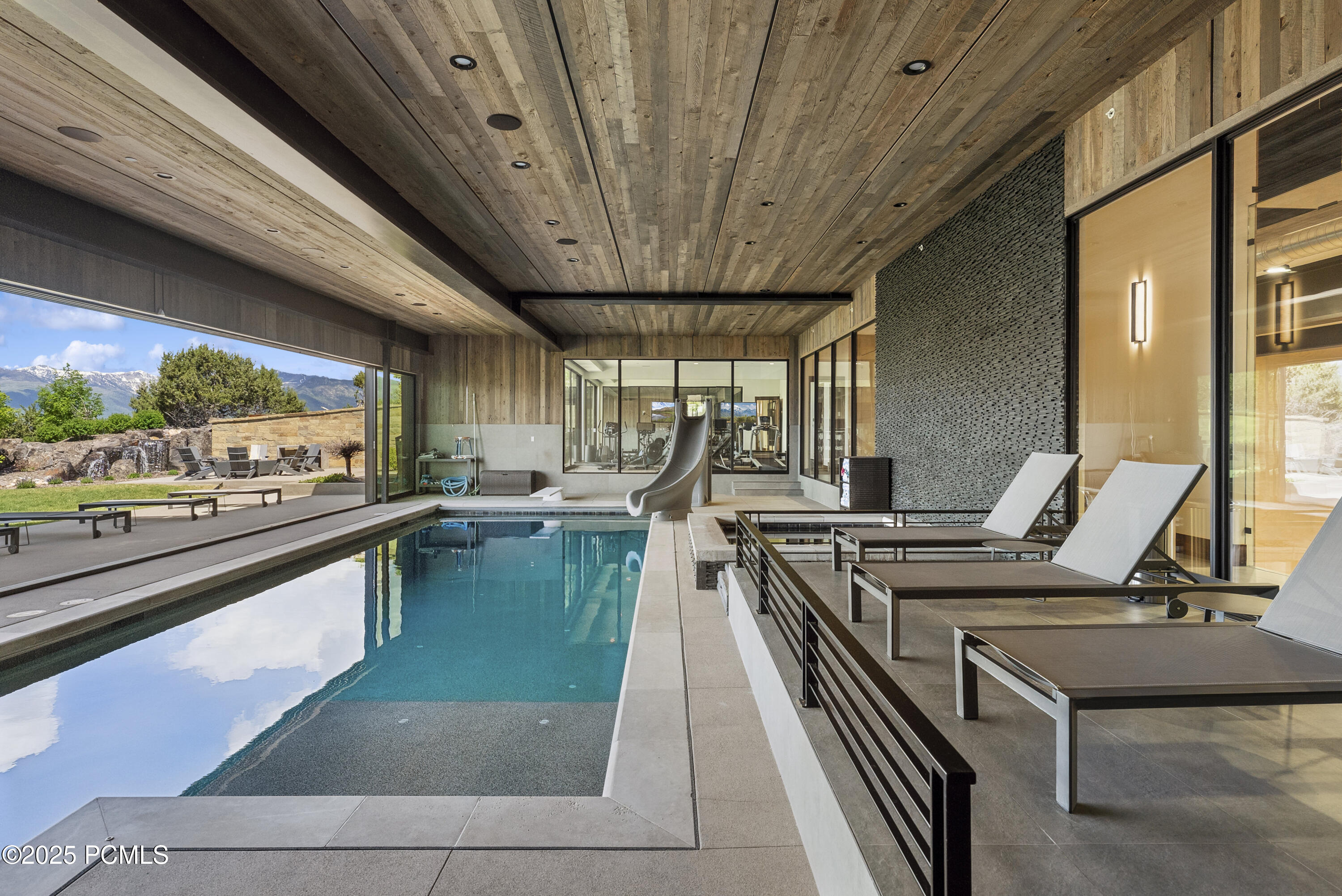 831 N Explorer Peak Drive