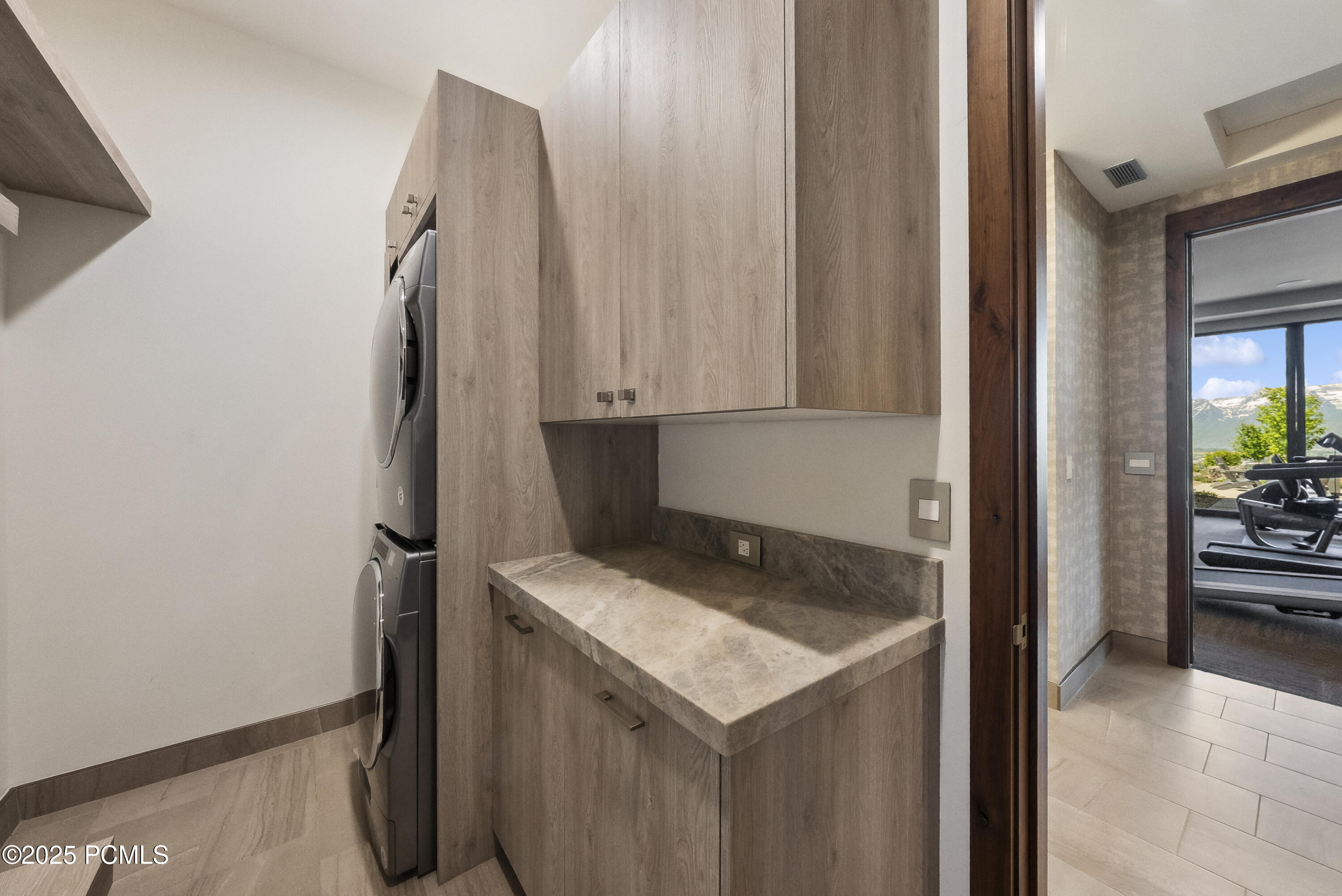 831 N Explorer Peak Drive