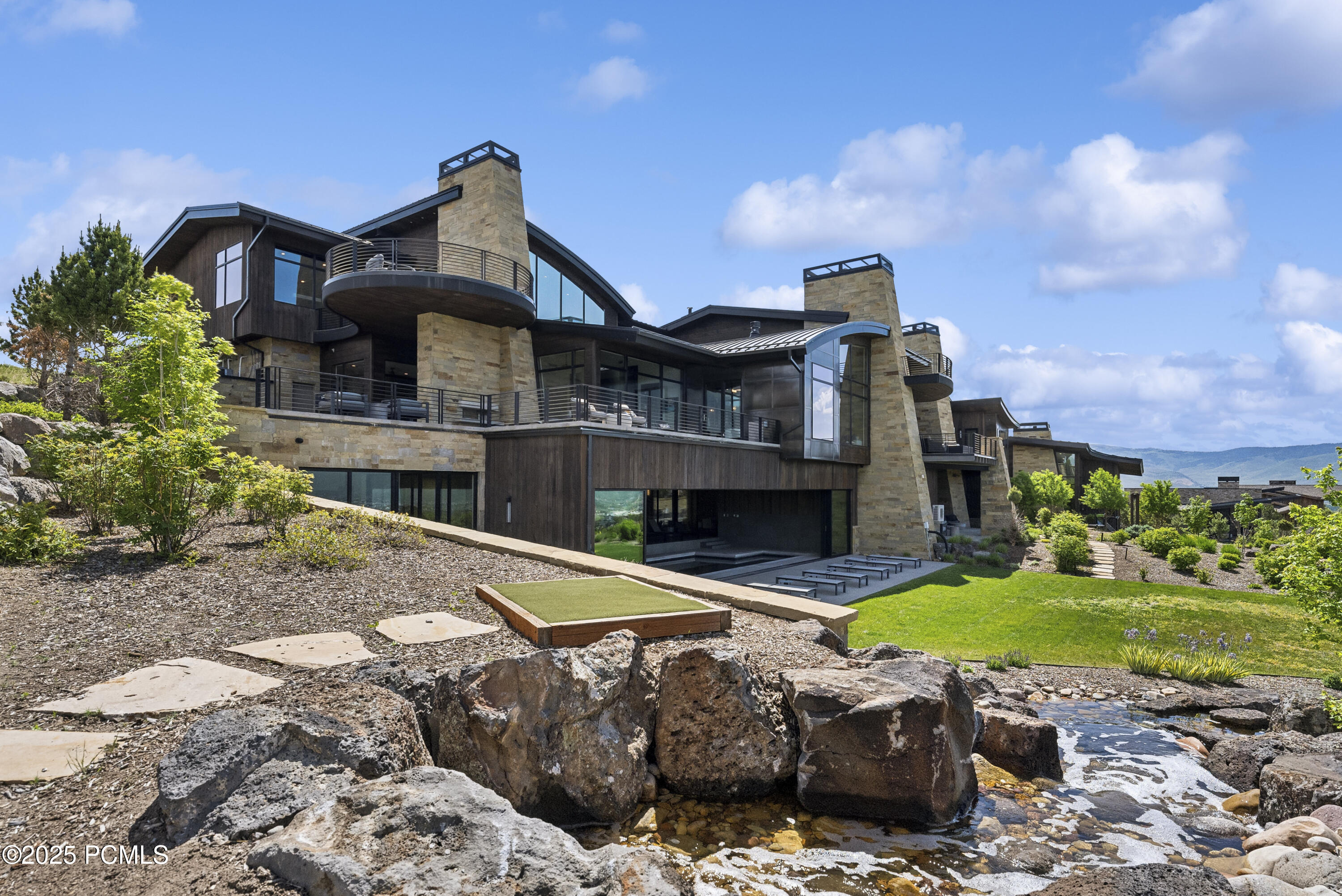 831 N Explorer Peak Drive