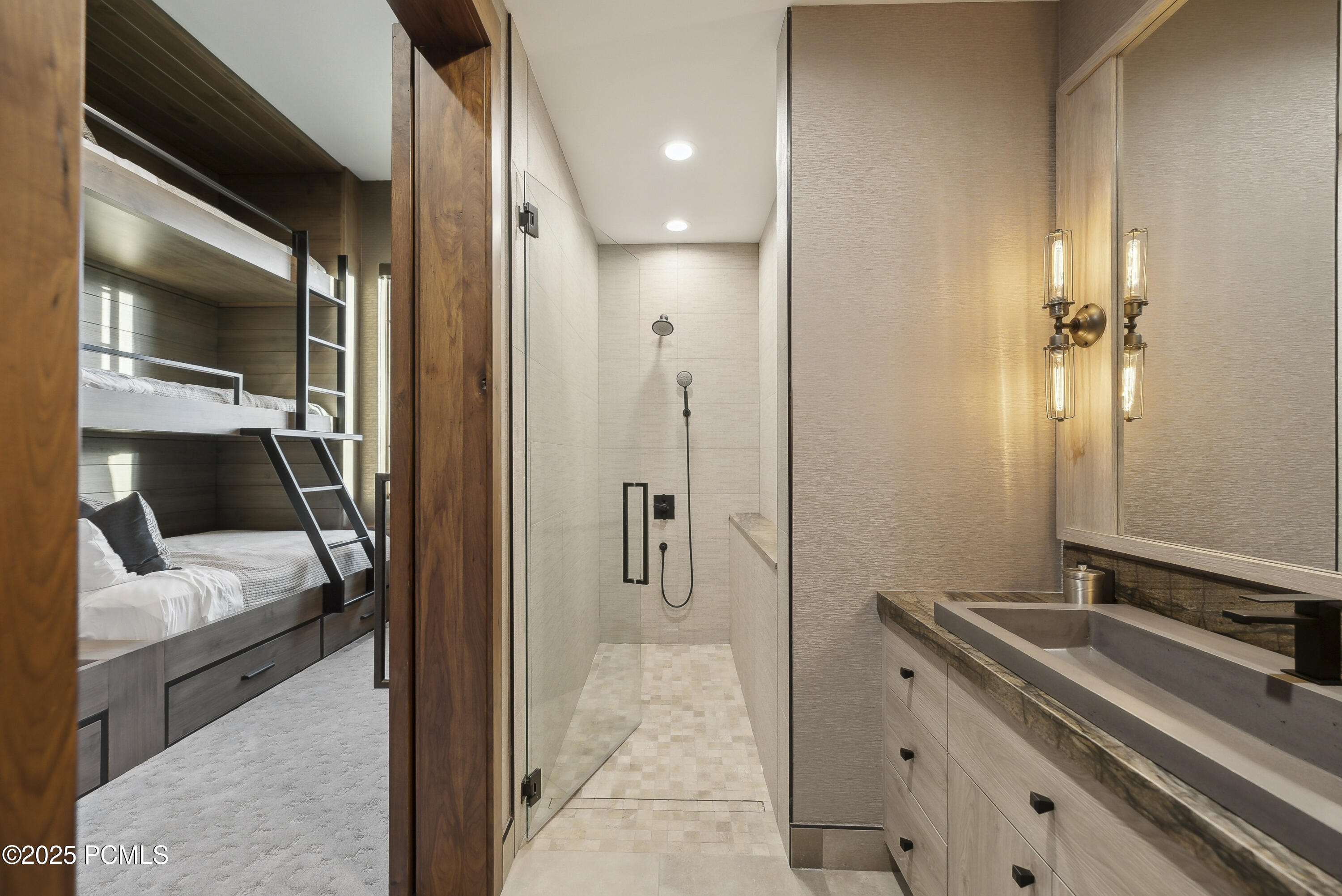 831 N Explorer Peak Drive