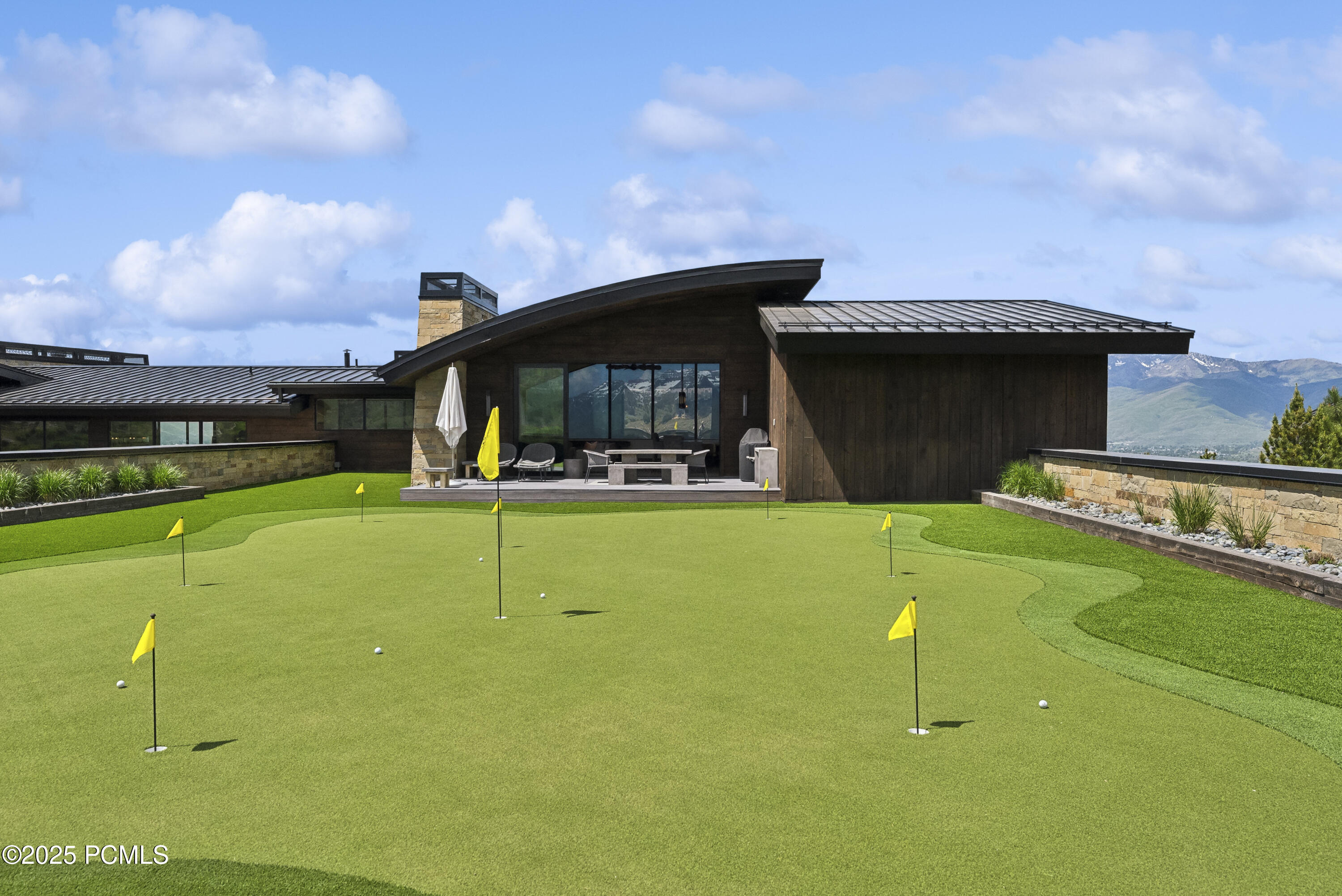 831 N Explorer Peak Drive