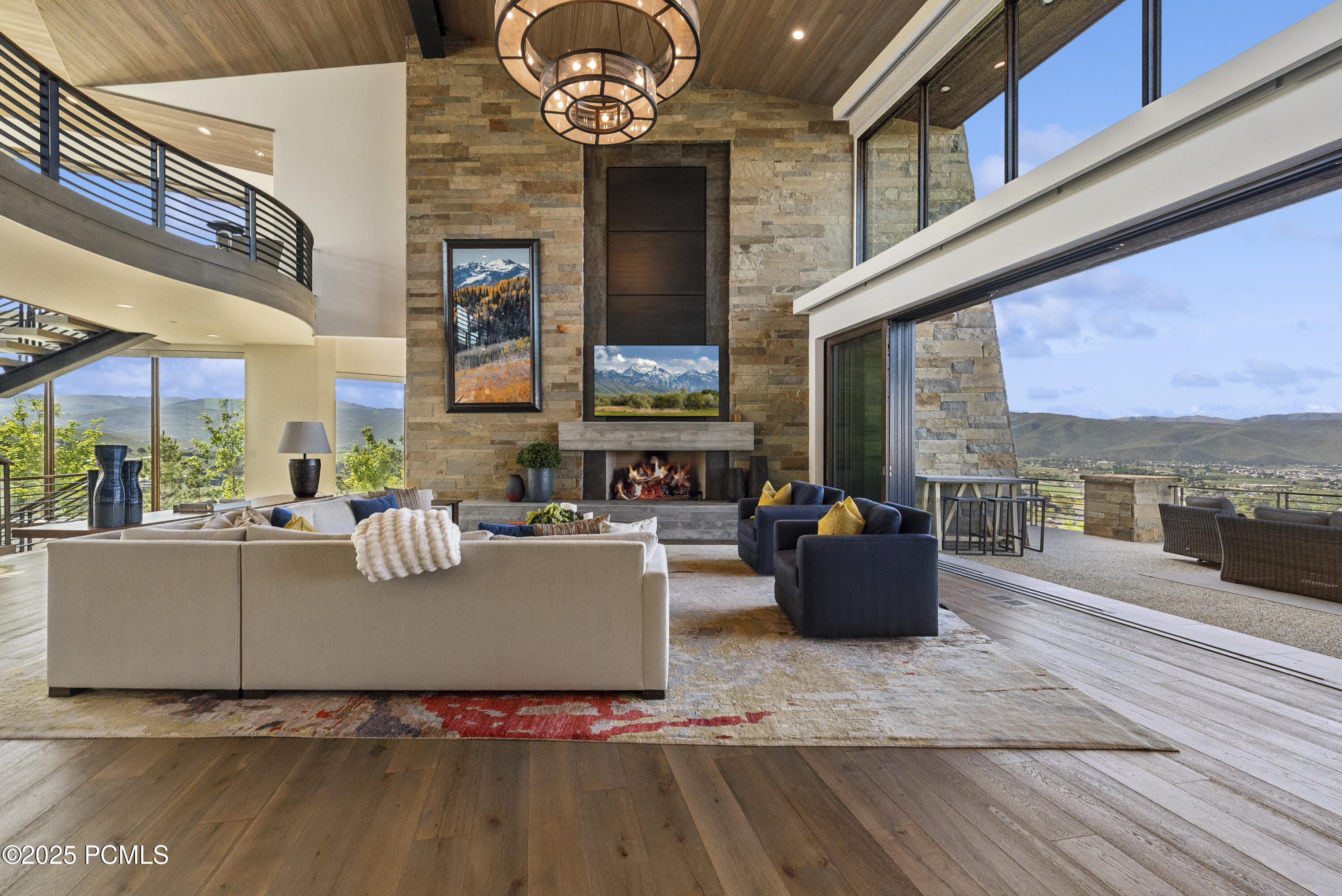 831 N Explorer Peak Drive