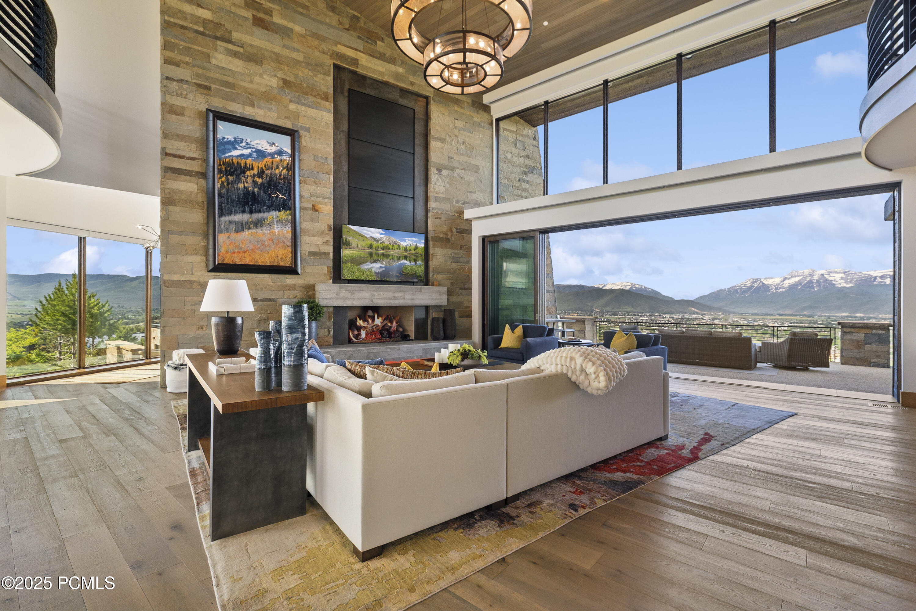 831 N Explorer Peak Drive