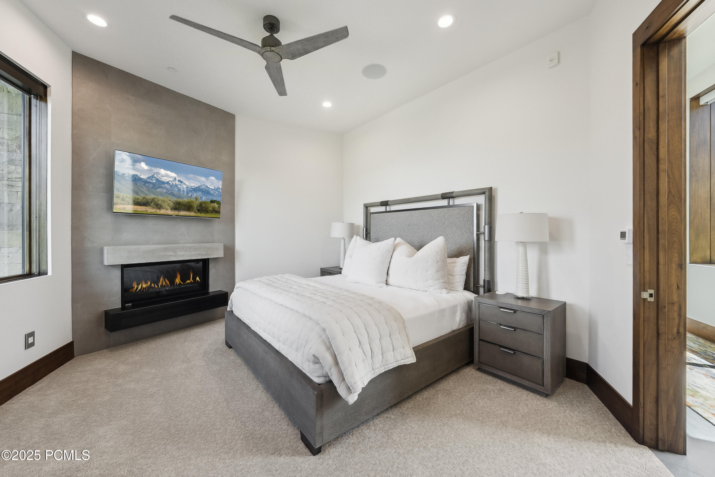 831 N Explorer Peak Drive