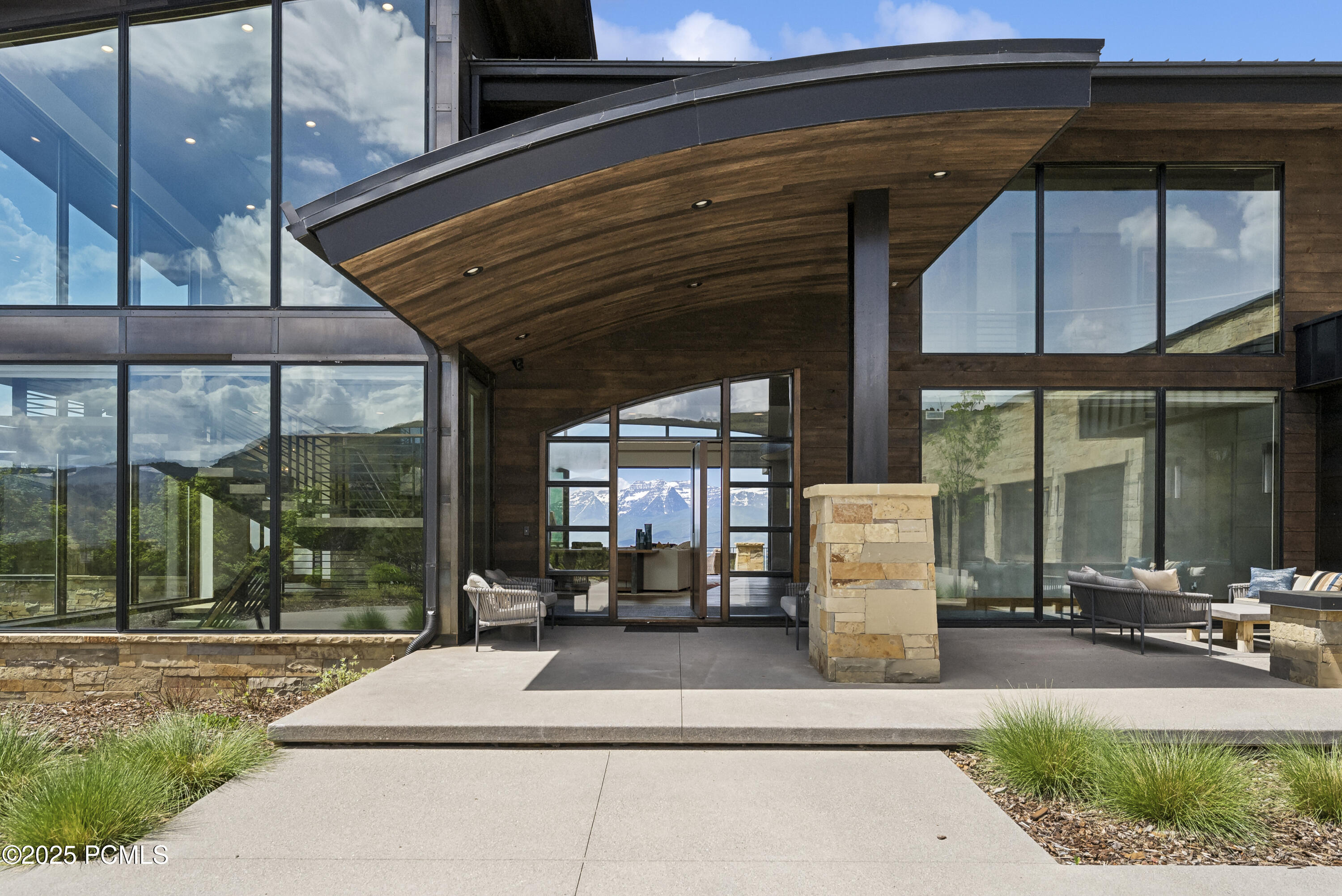 831 N Explorer Peak Drive