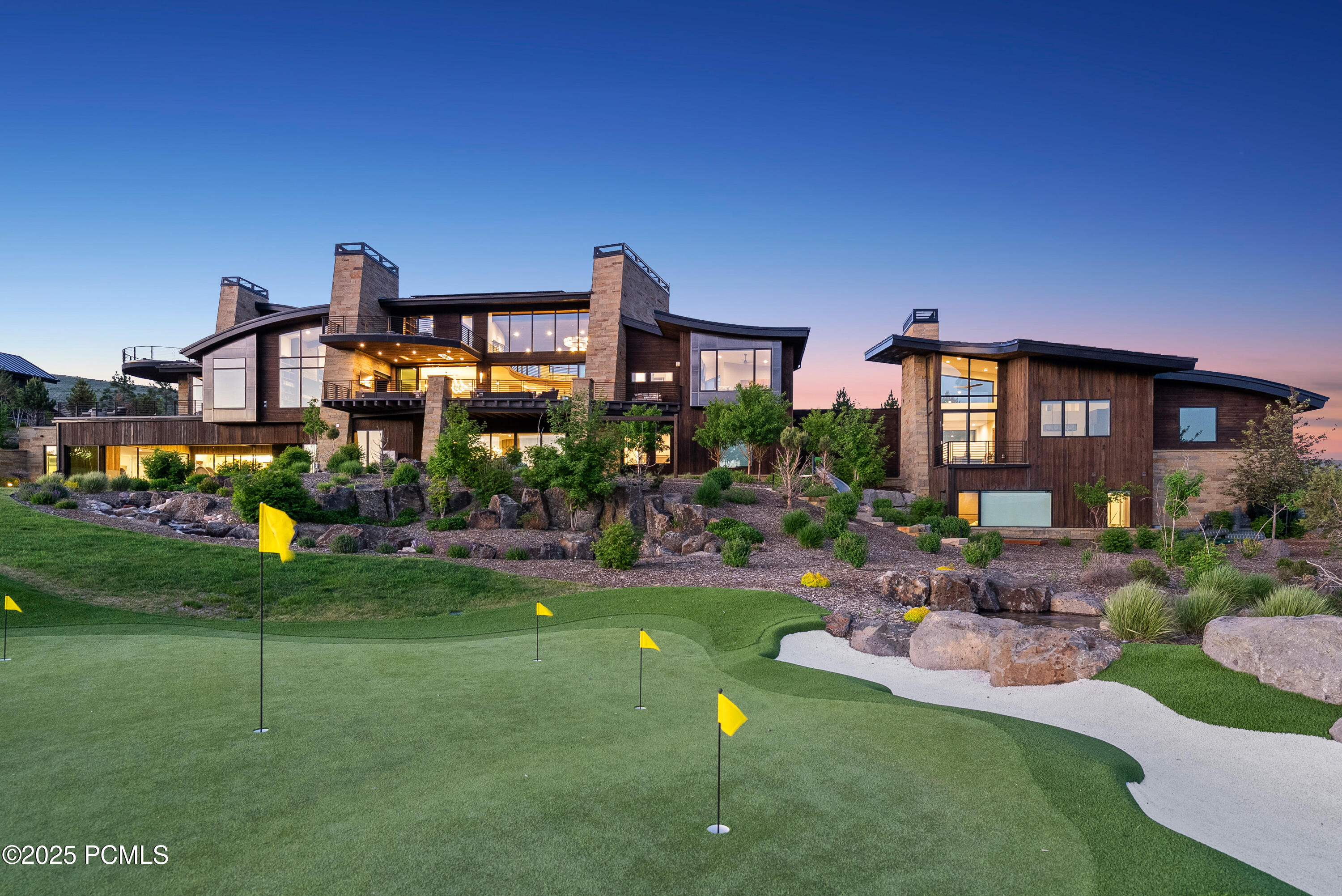 831 N Explorer Peak Drive