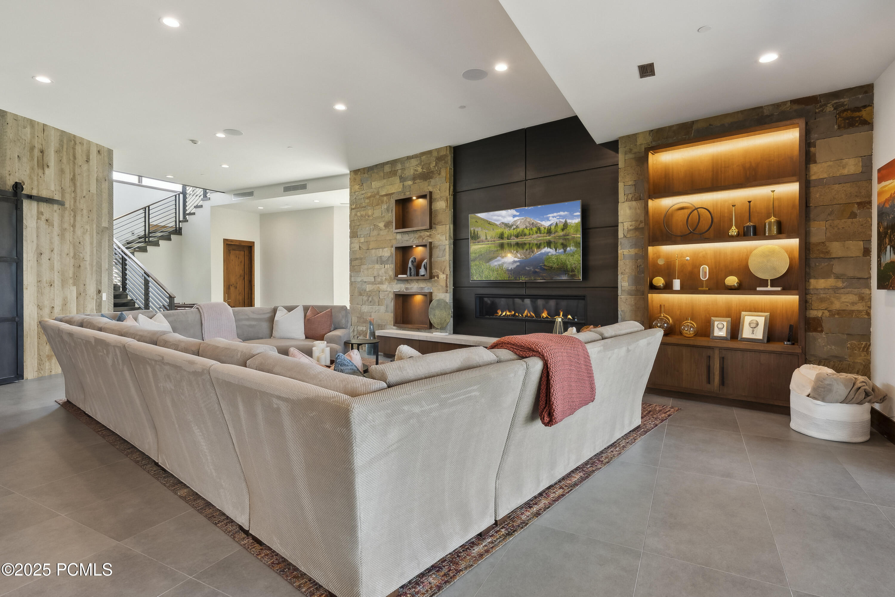 831 N Explorer Peak Drive