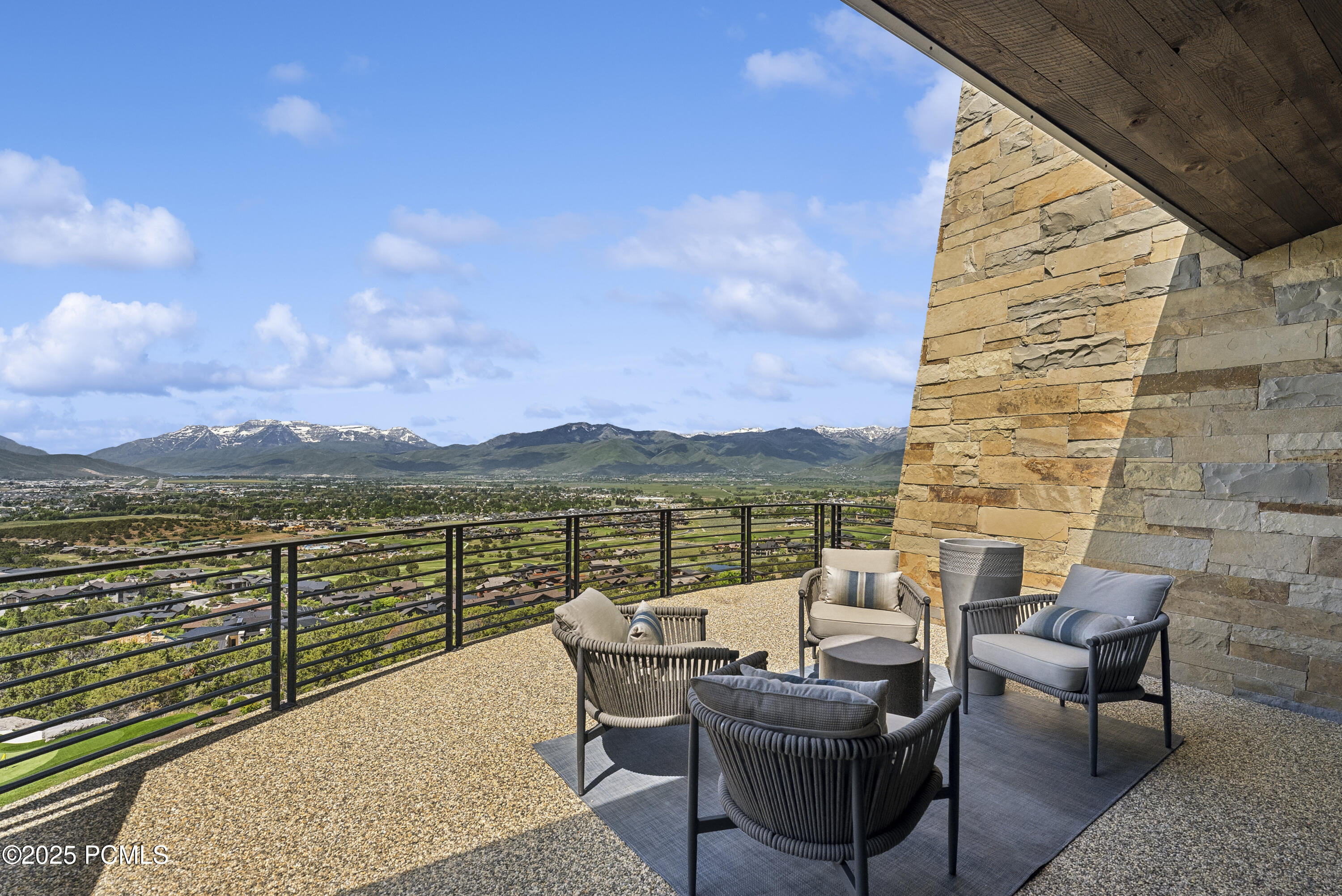 831 N Explorer Peak Drive