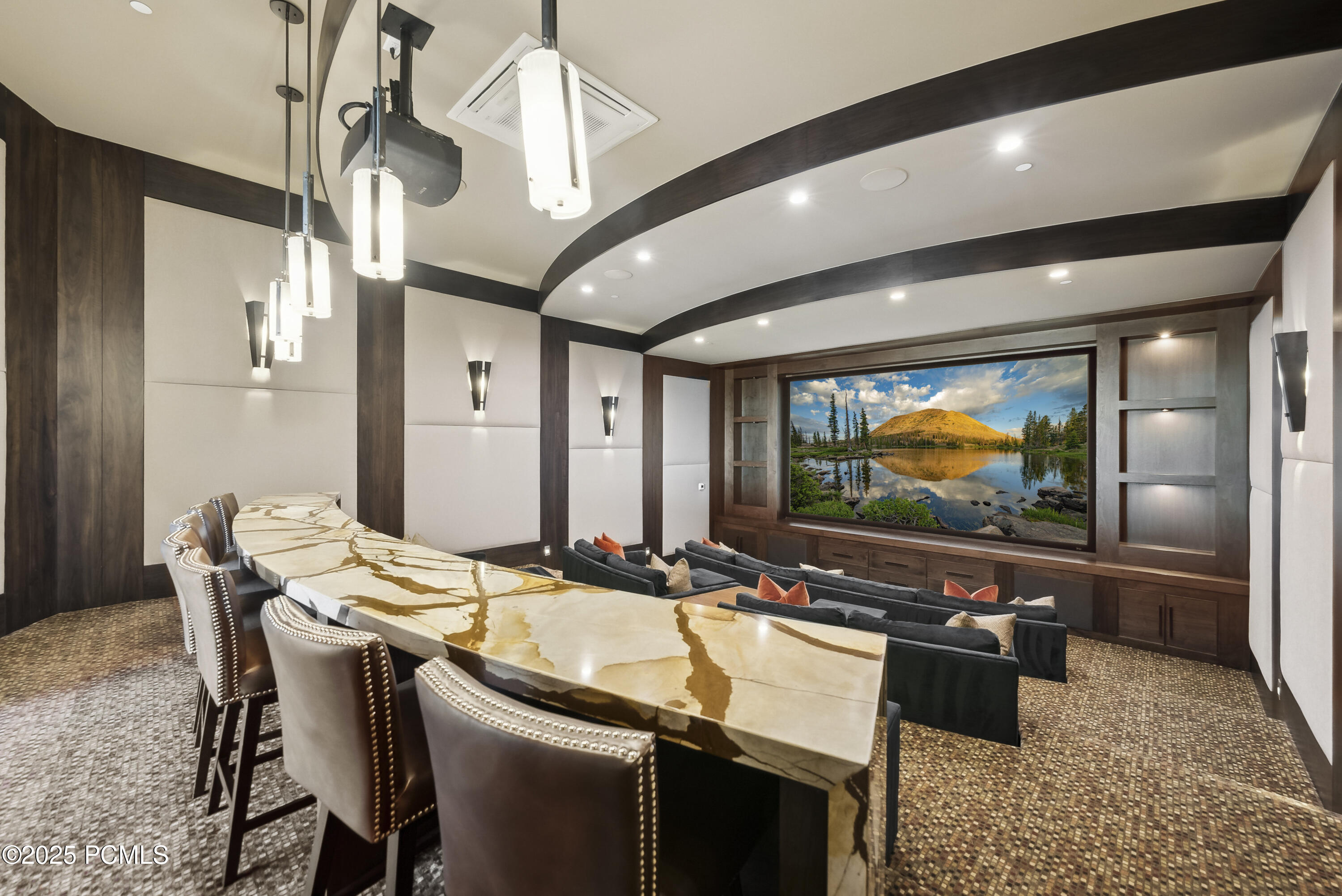 831 N Explorer Peak Drive