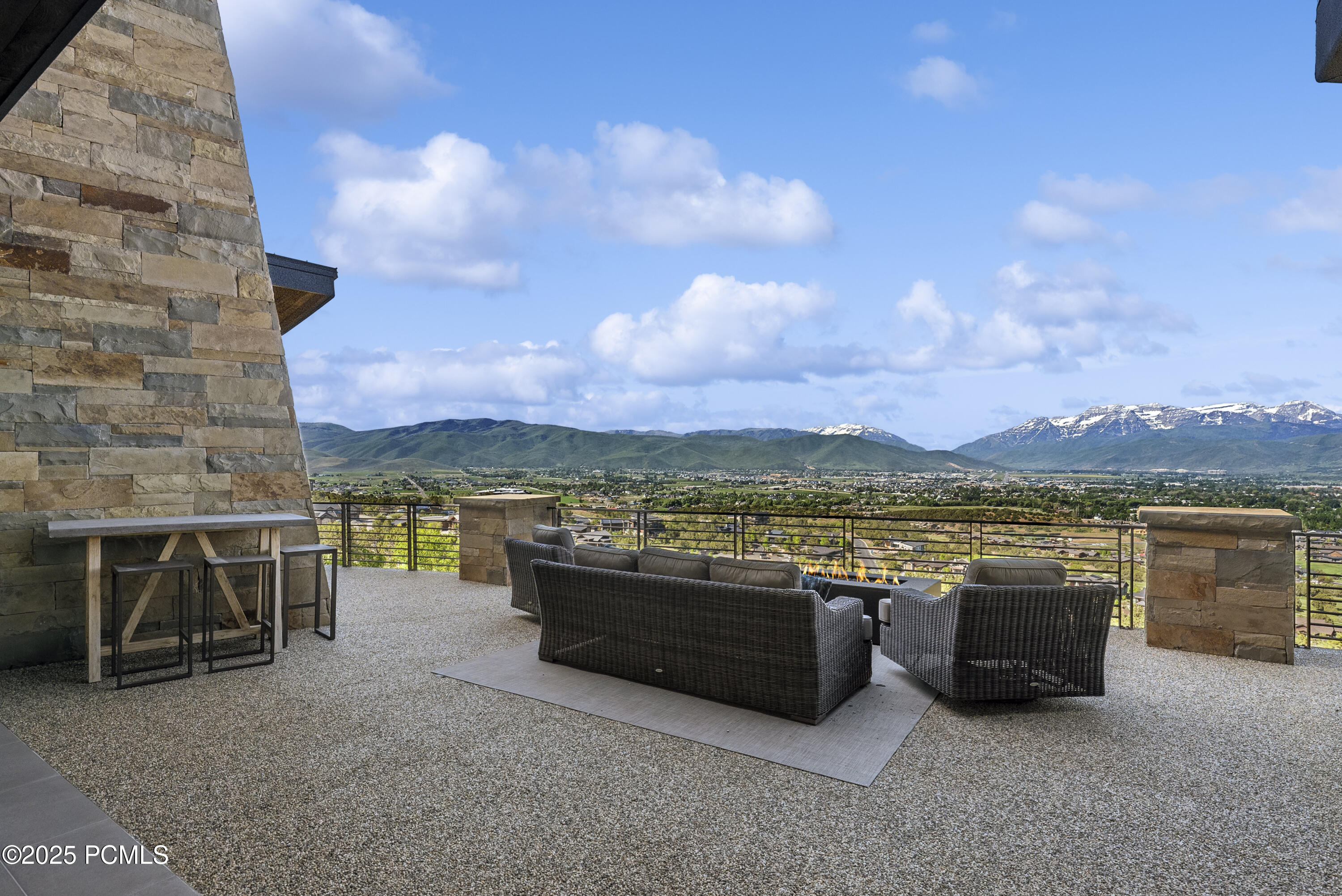 831 N Explorer Peak Drive