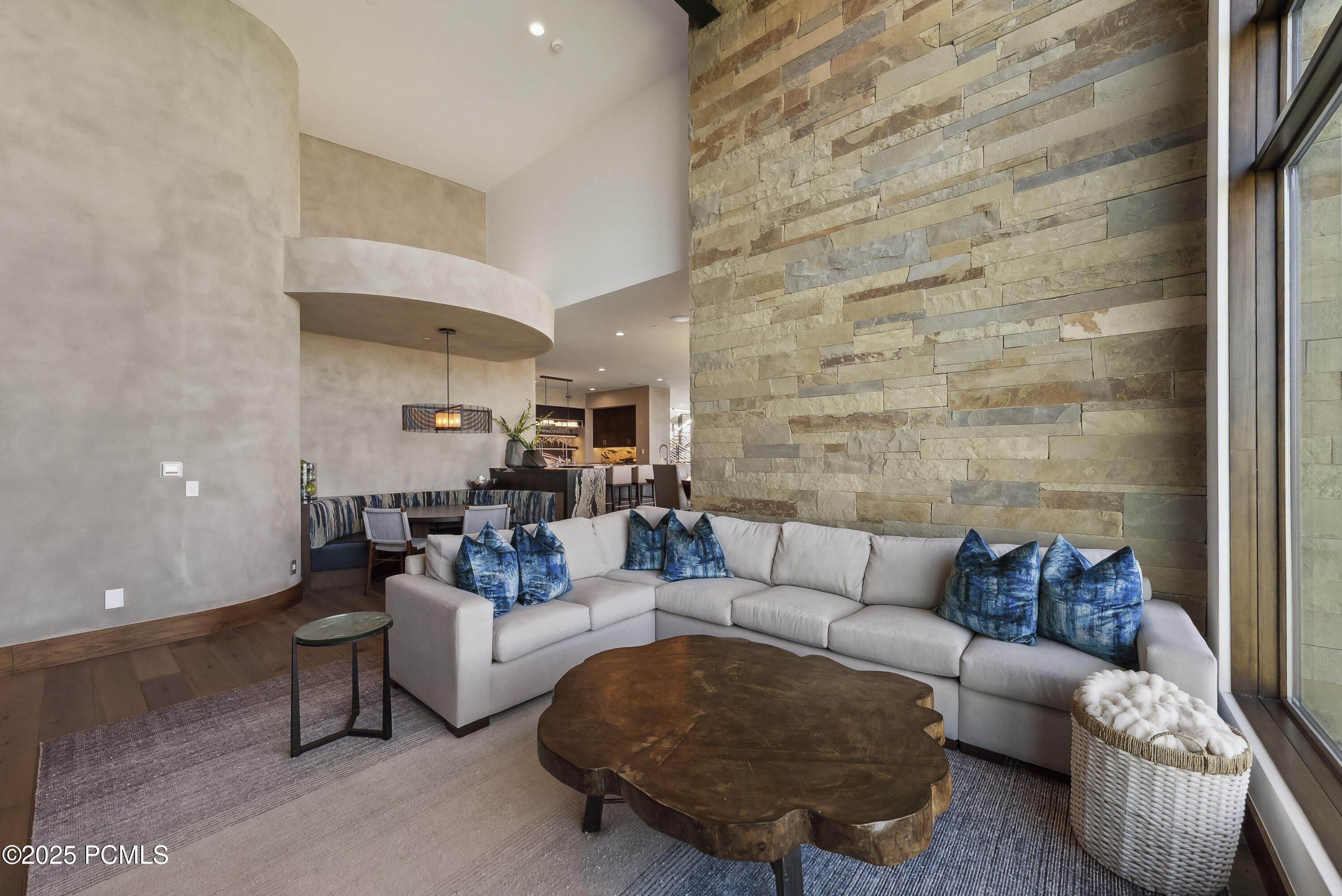 831 N Explorer Peak Drive