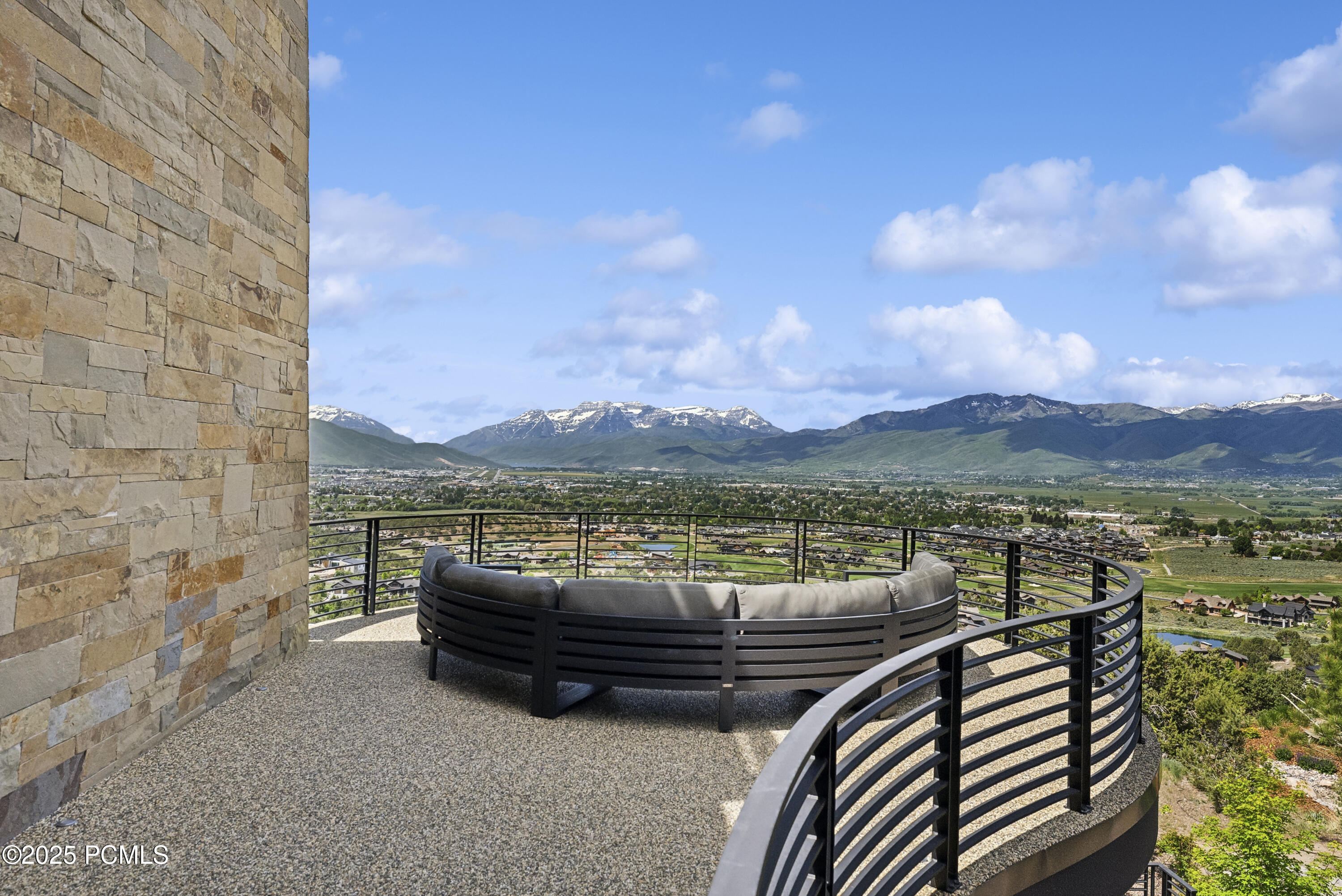 831 N Explorer Peak Drive