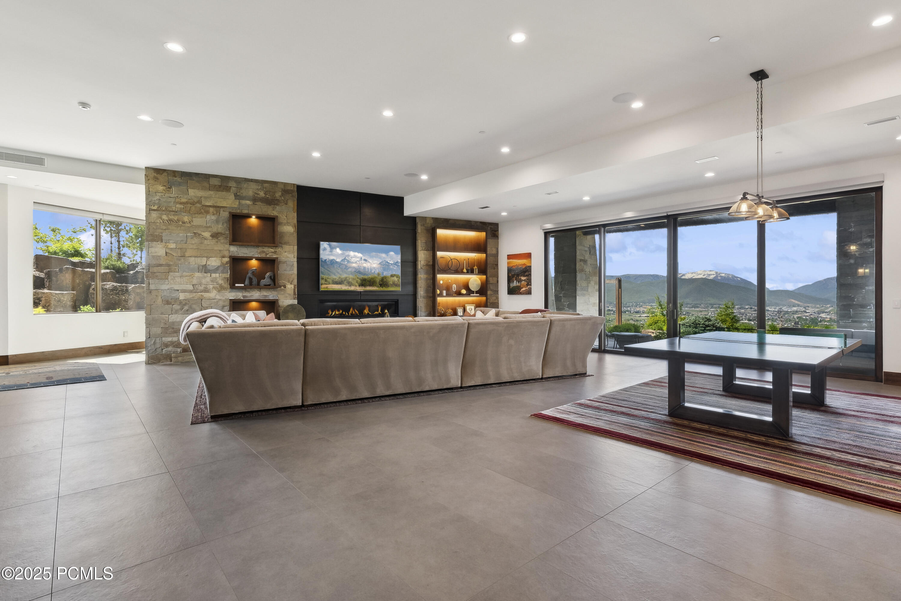 831 N Explorer Peak Drive