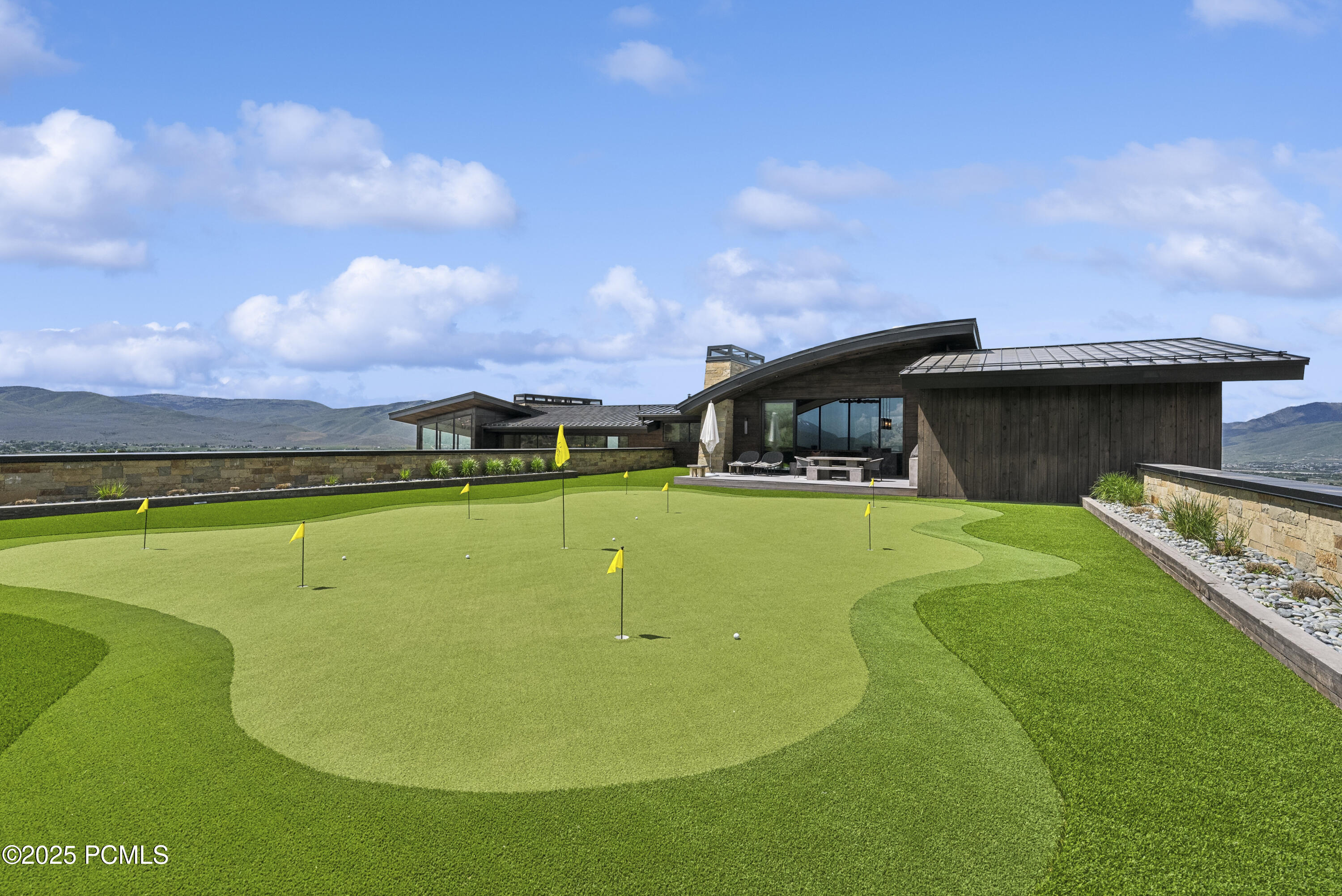 831 N Explorer Peak Drive