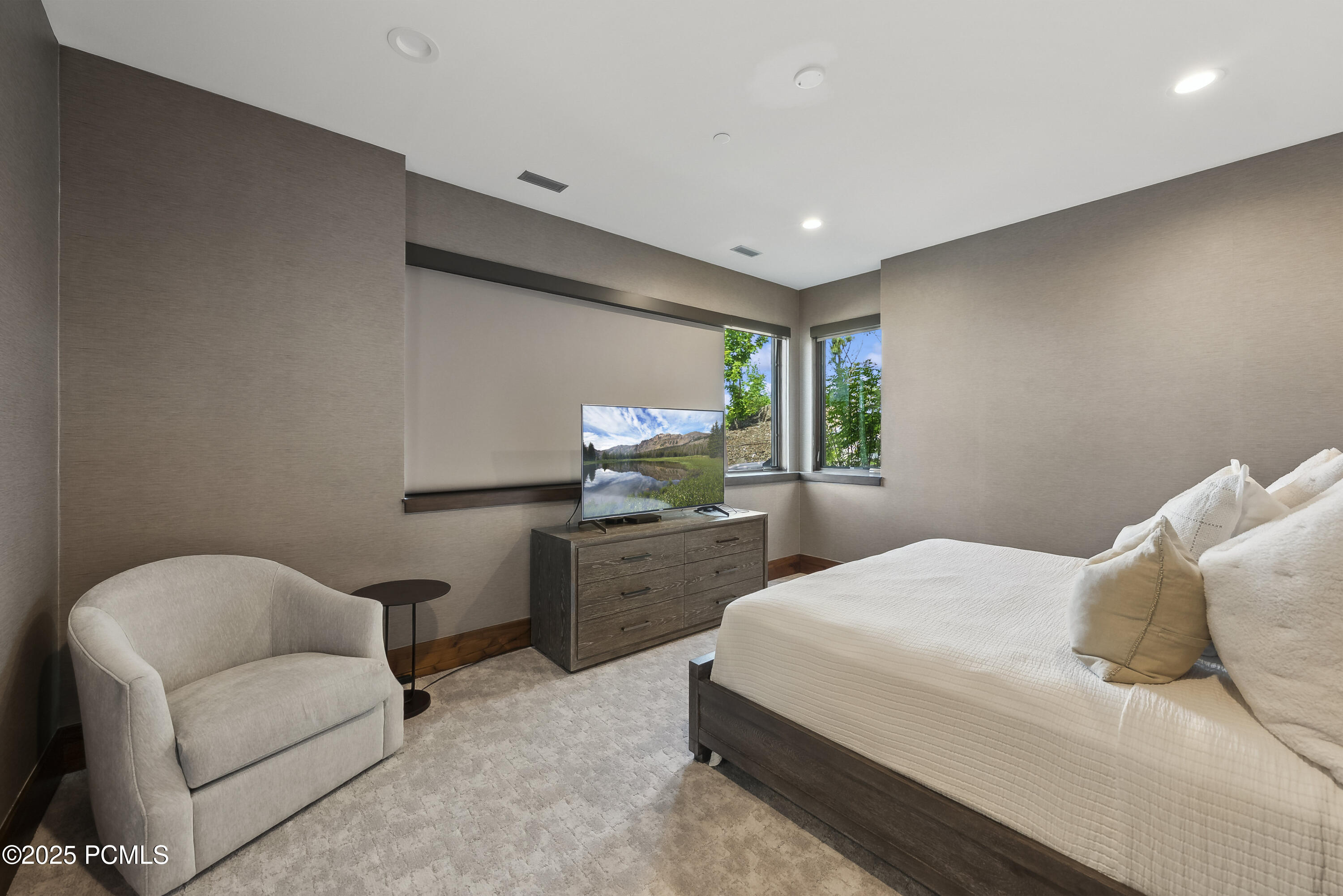 831 N Explorer Peak Drive