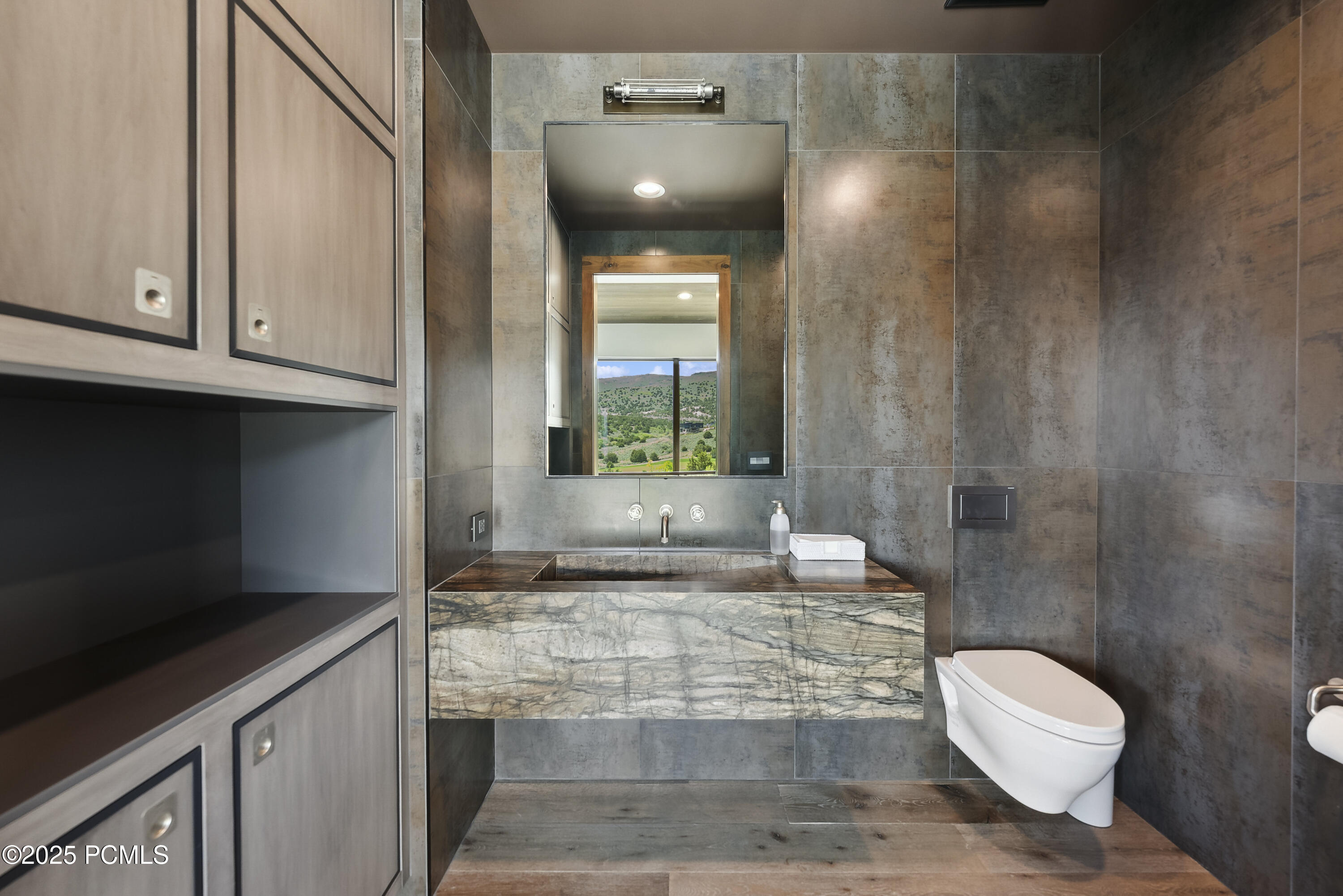 831 N Explorer Peak Drive