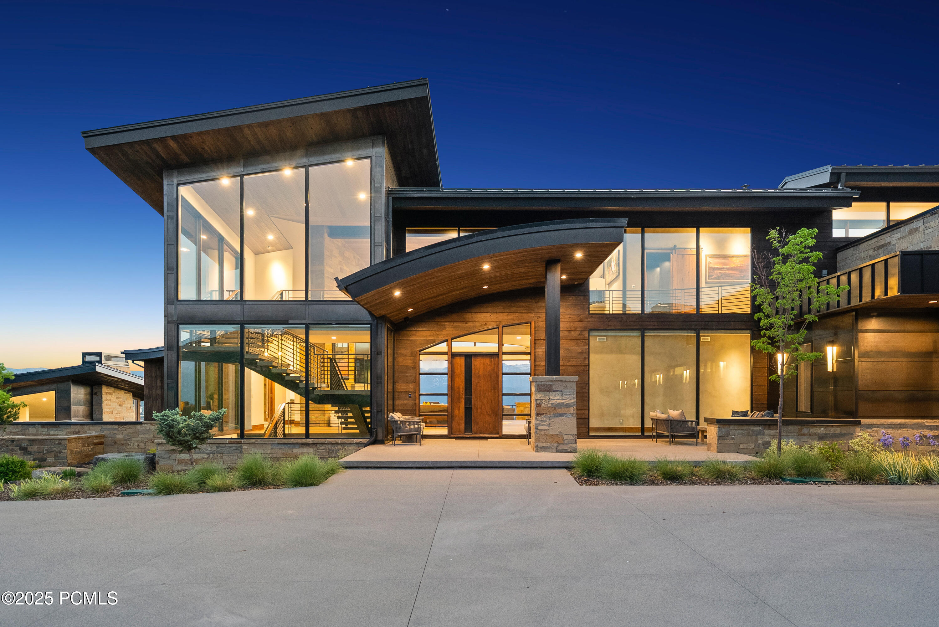 831 N Explorer Peak Drive