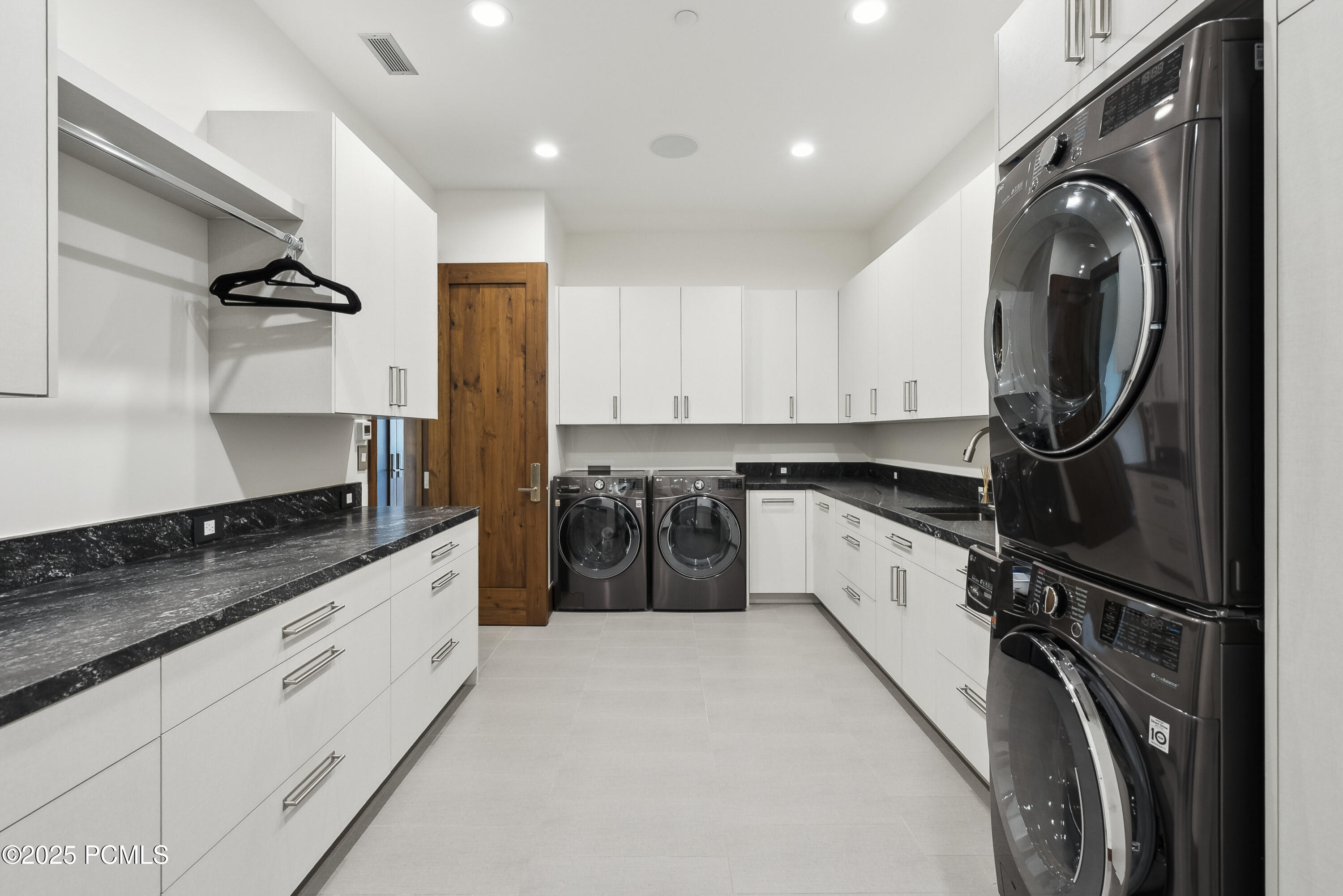 831 N Explorer Peak Drive