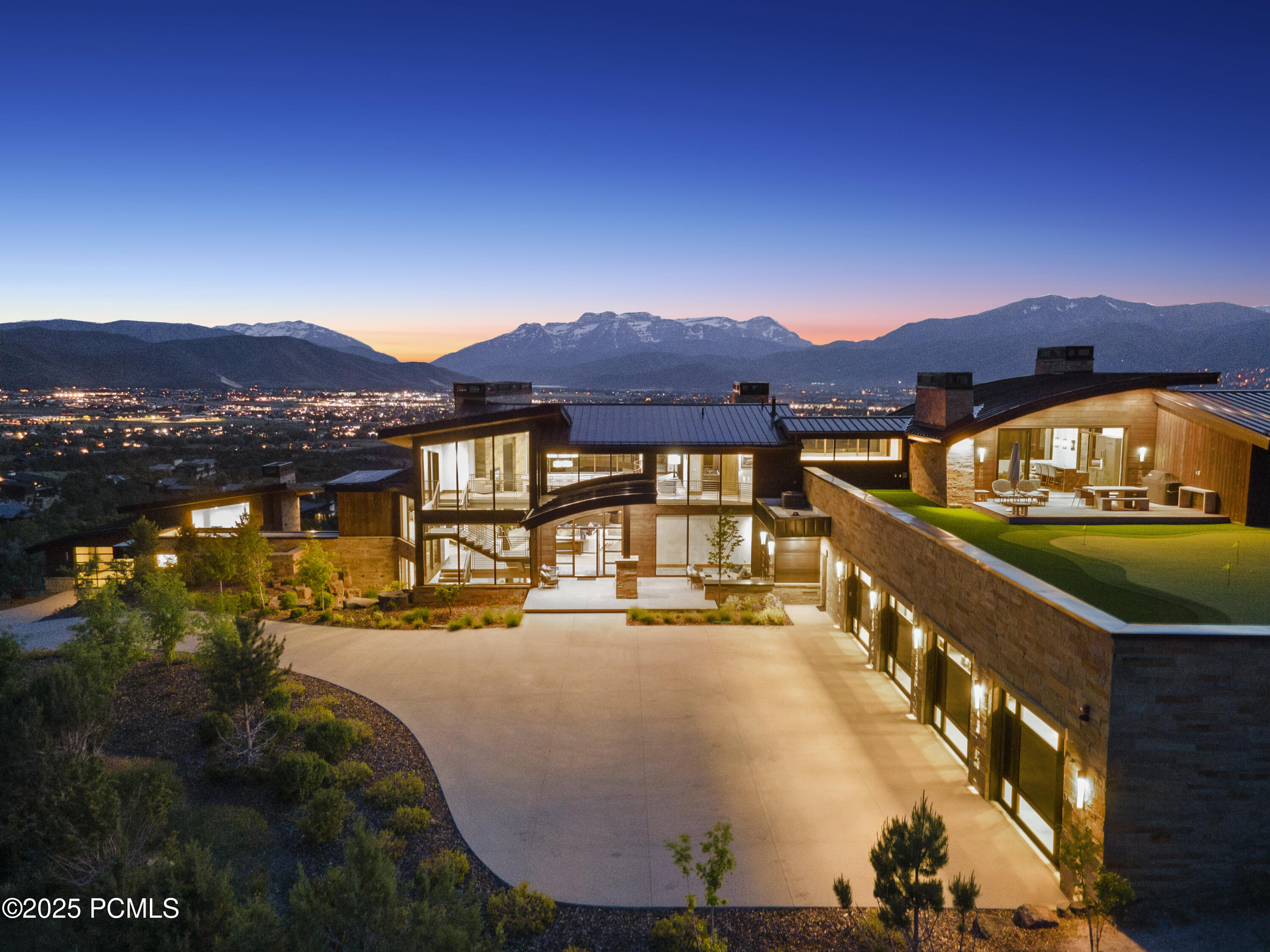 831 N Explorer Peak Drive