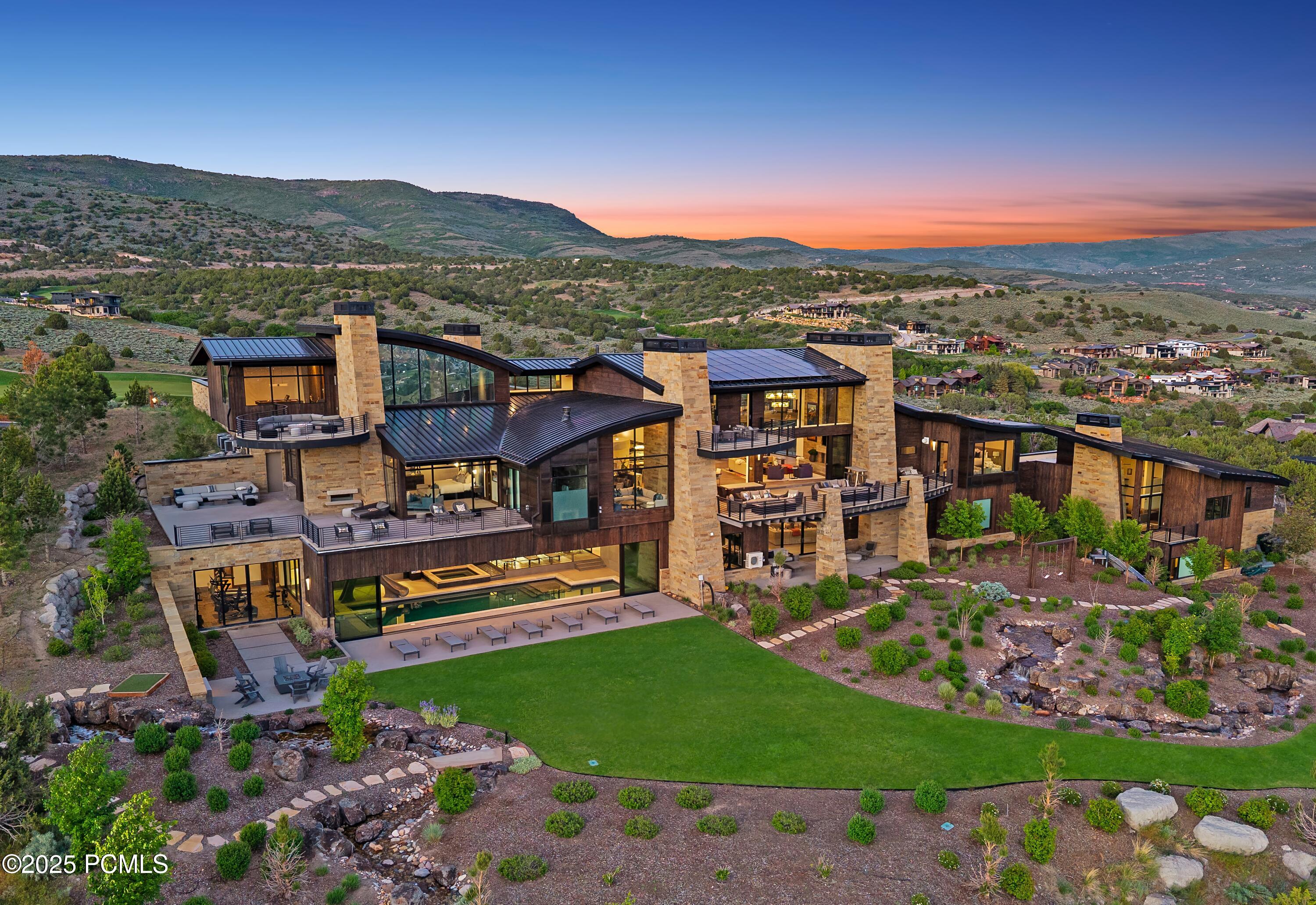 831 N Explorer Peak Drive