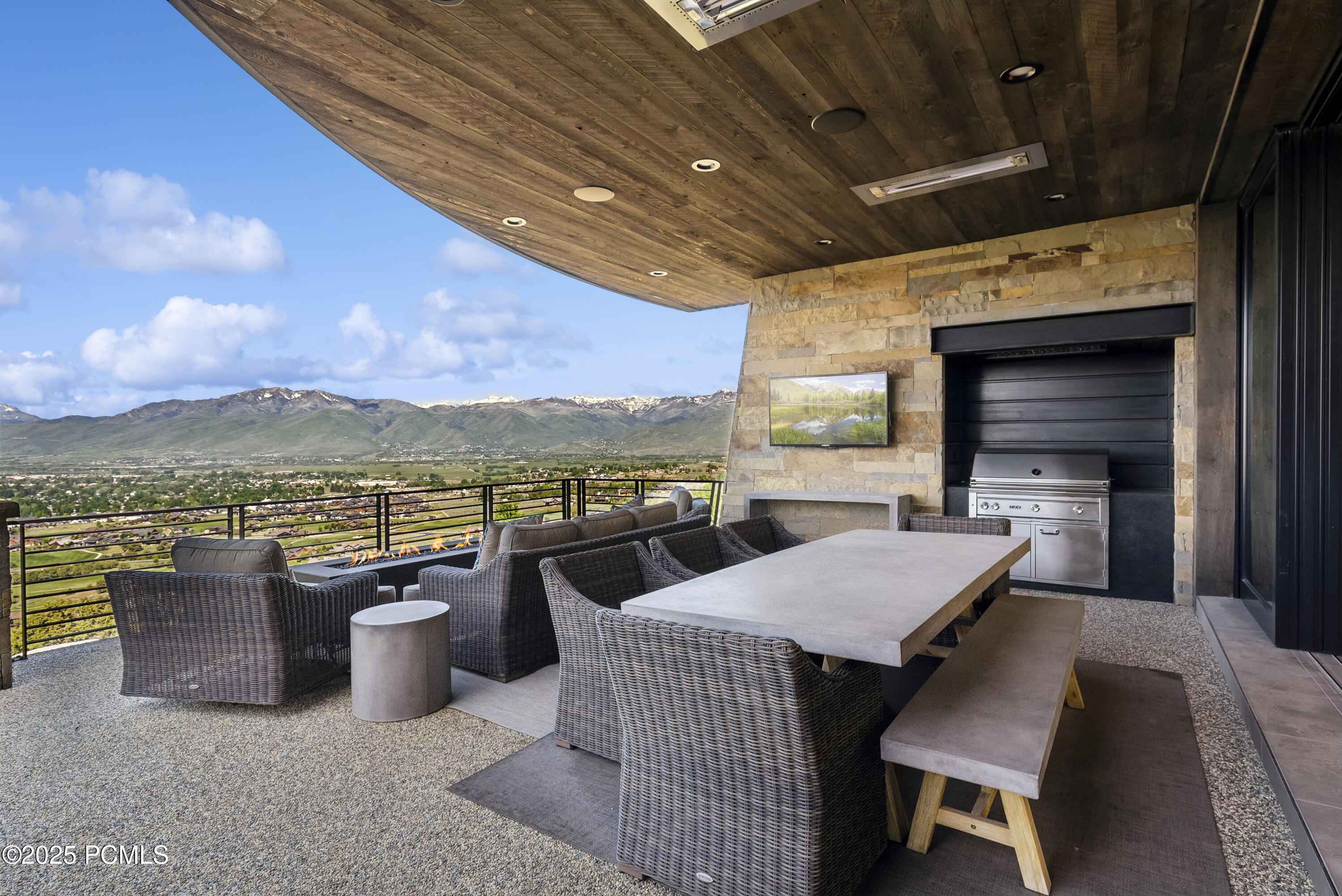 831 N Explorer Peak Drive