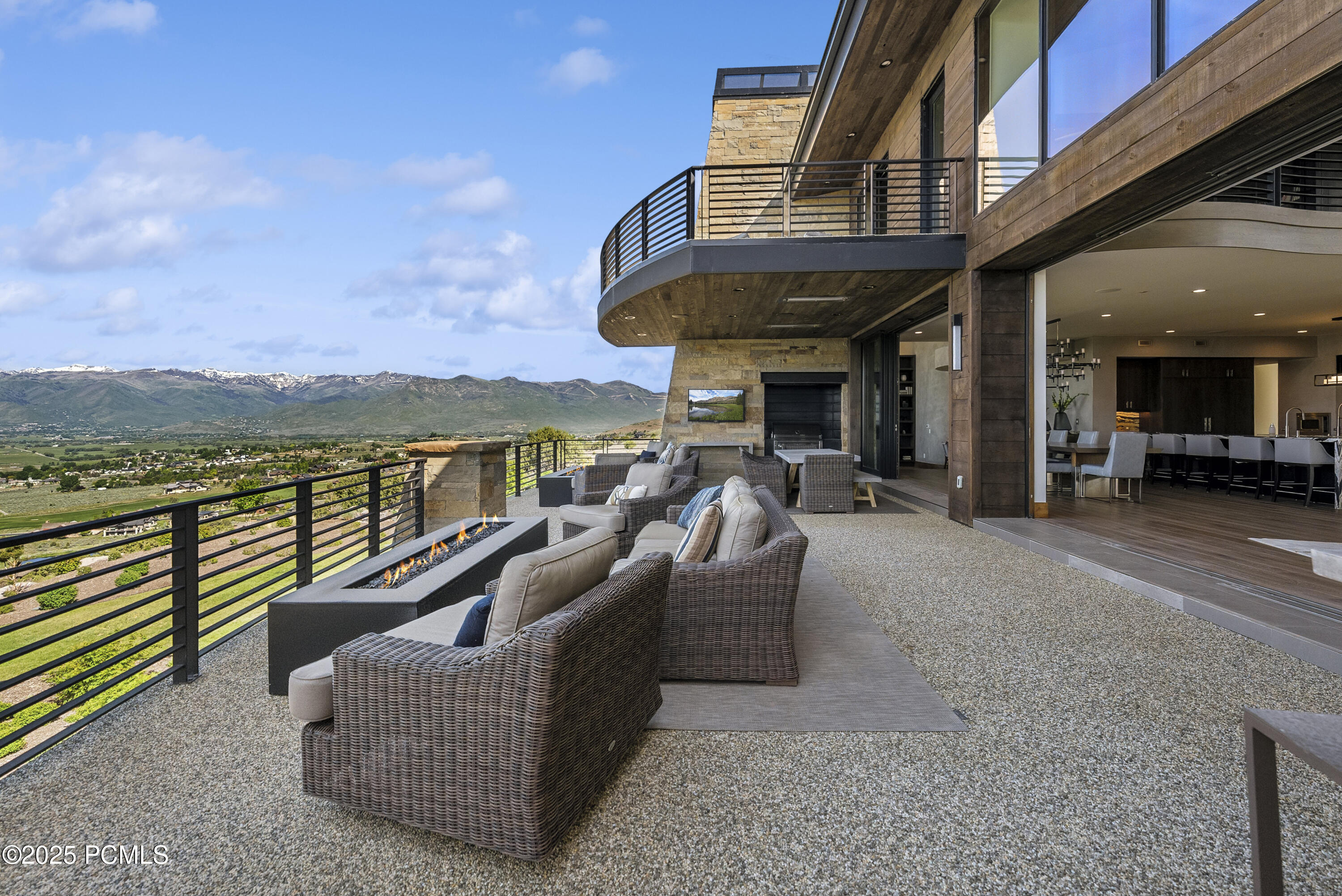 831 N Explorer Peak Drive