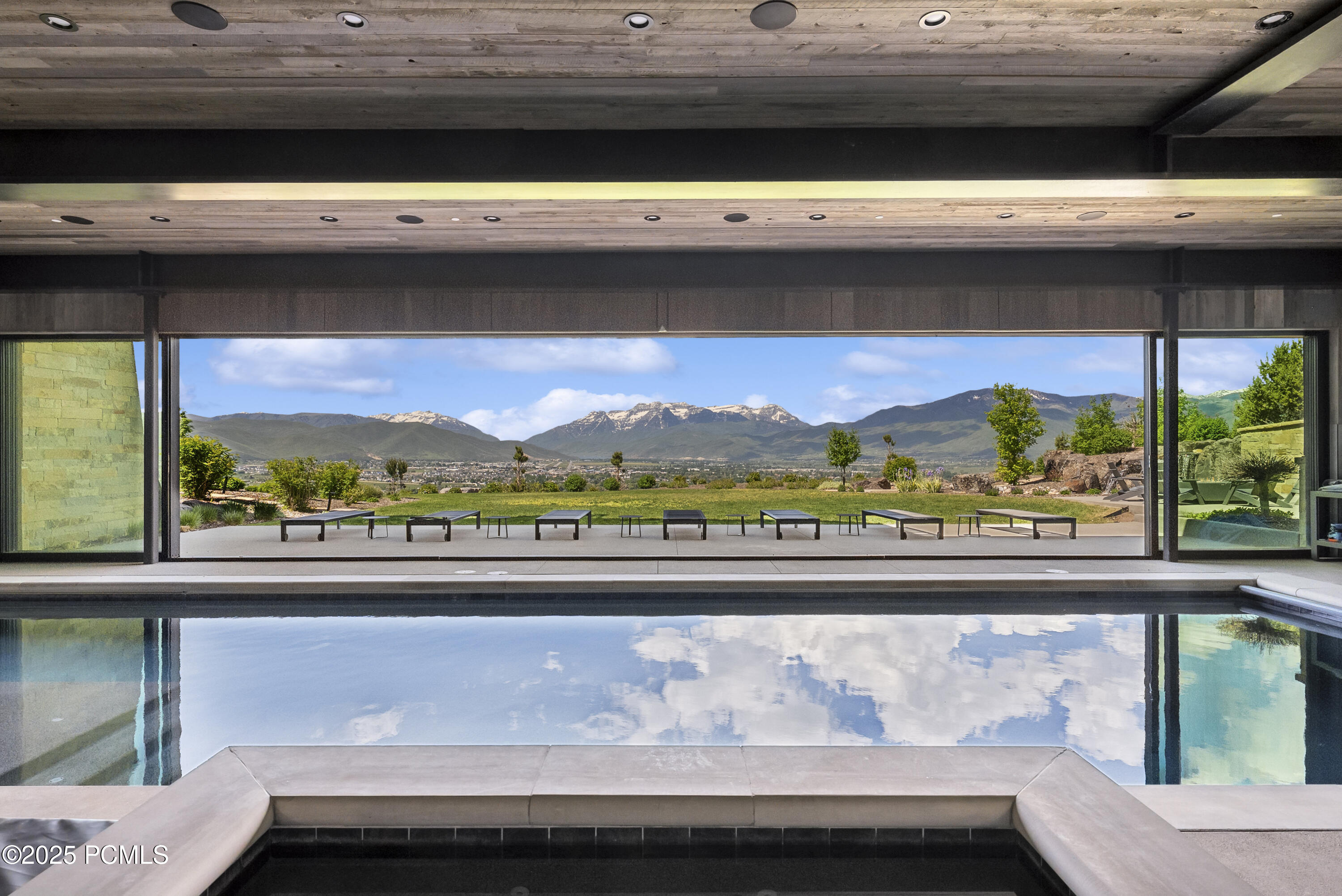 831 N Explorer Peak Drive