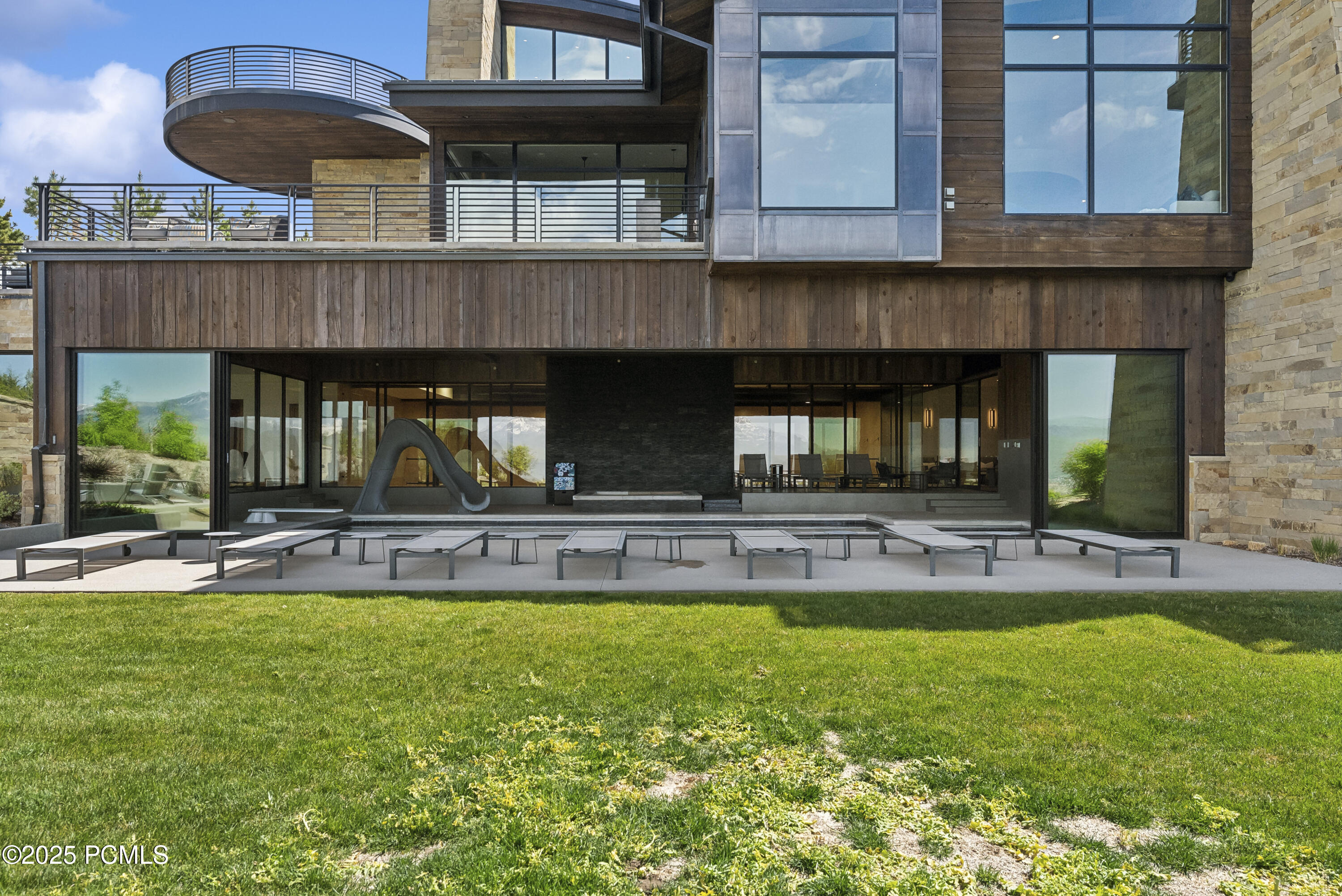 831 N Explorer Peak Drive