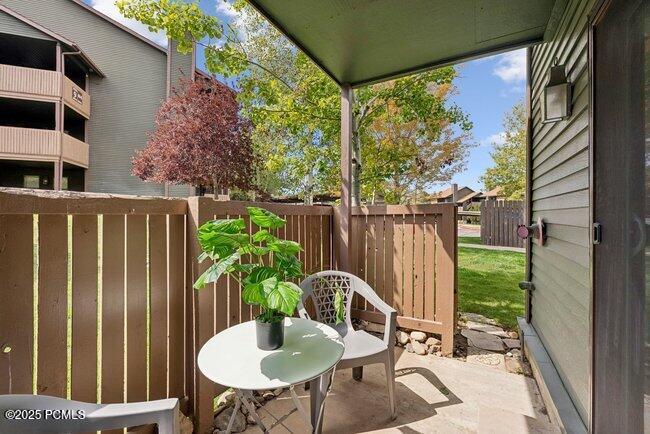 6851 N 2200 West 10g