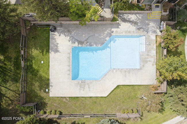 6851 N 2200 West 10g