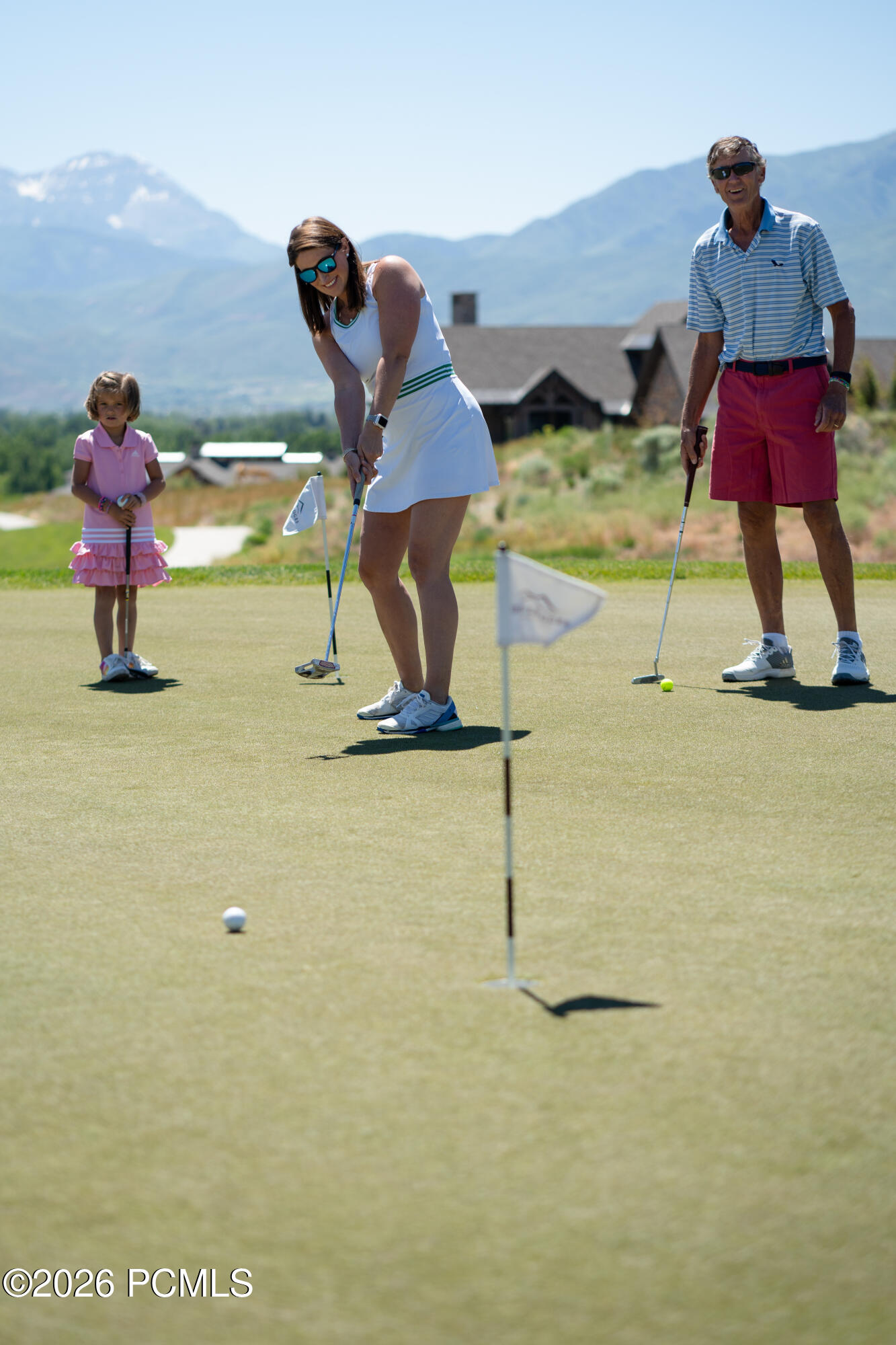 3304 E Red Knob Way, 878