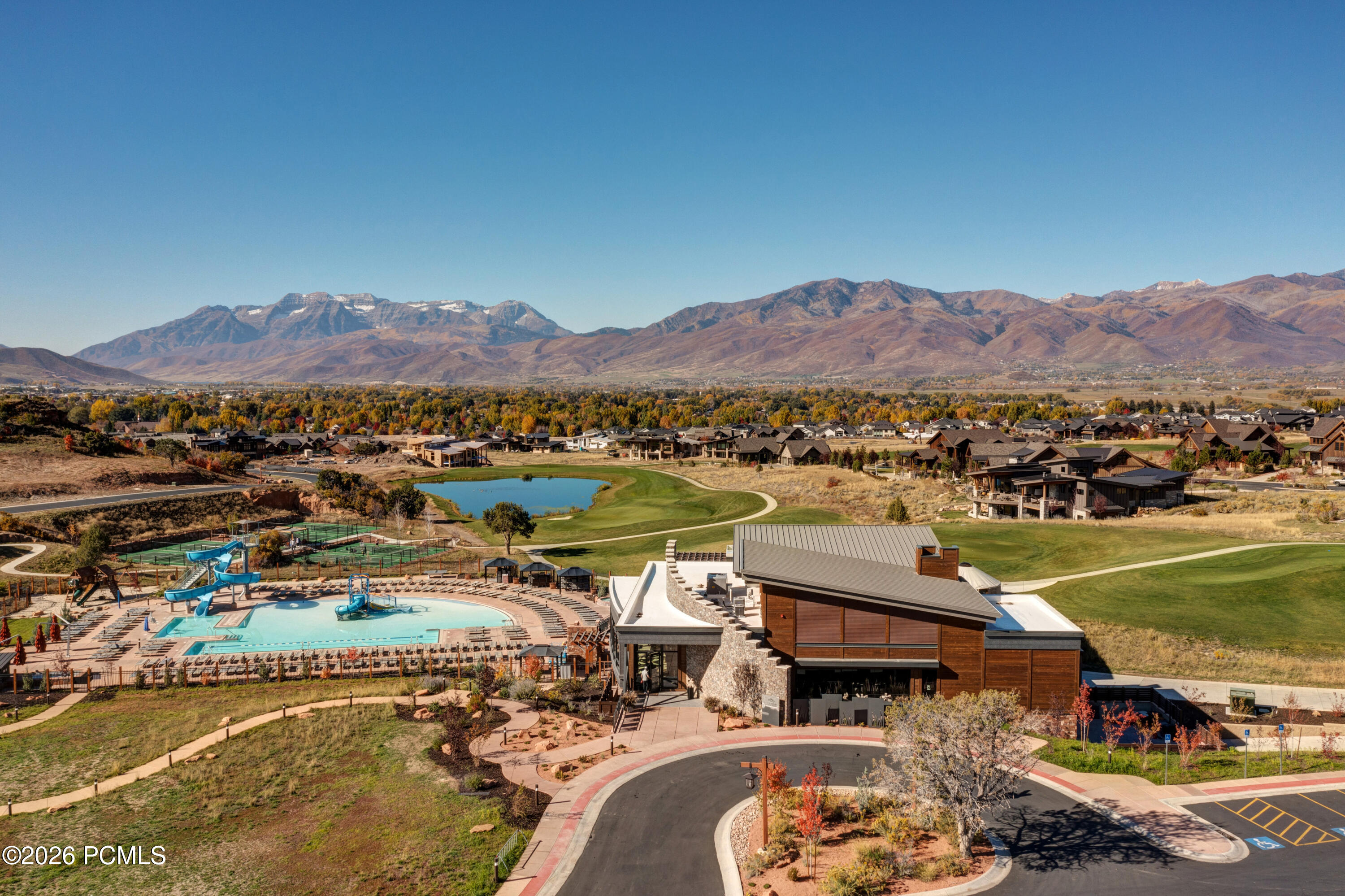 3304 E Red Knob Way, 878