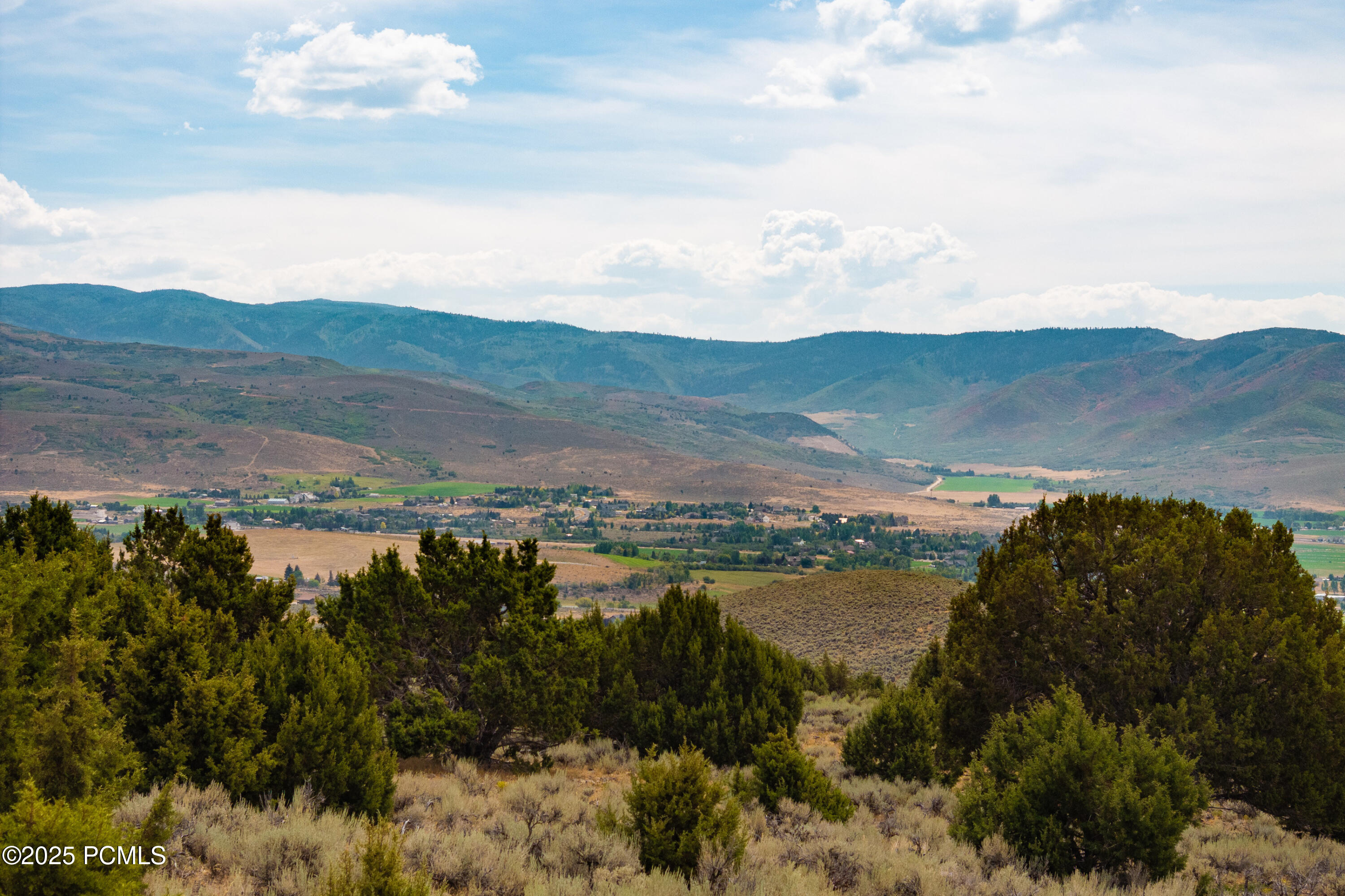 3304 E Red Knob Way, 878