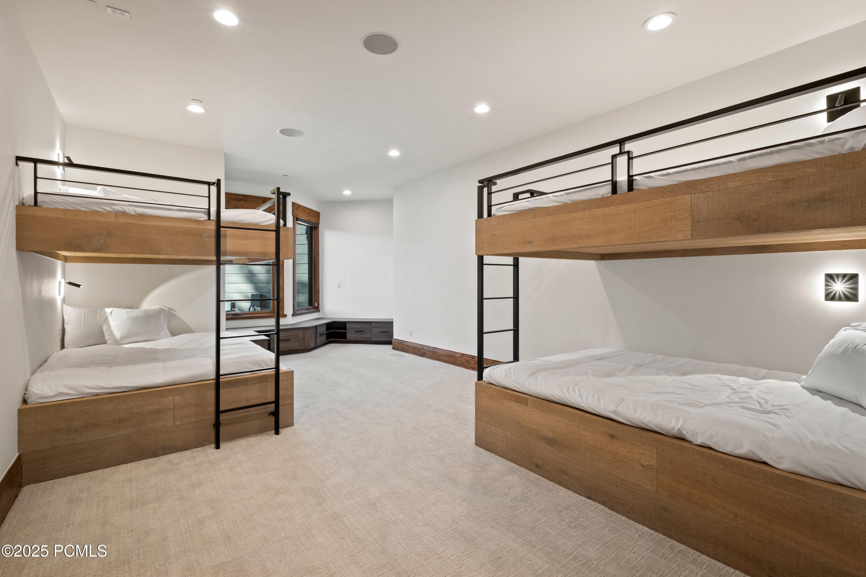 685 Hollyhock Street