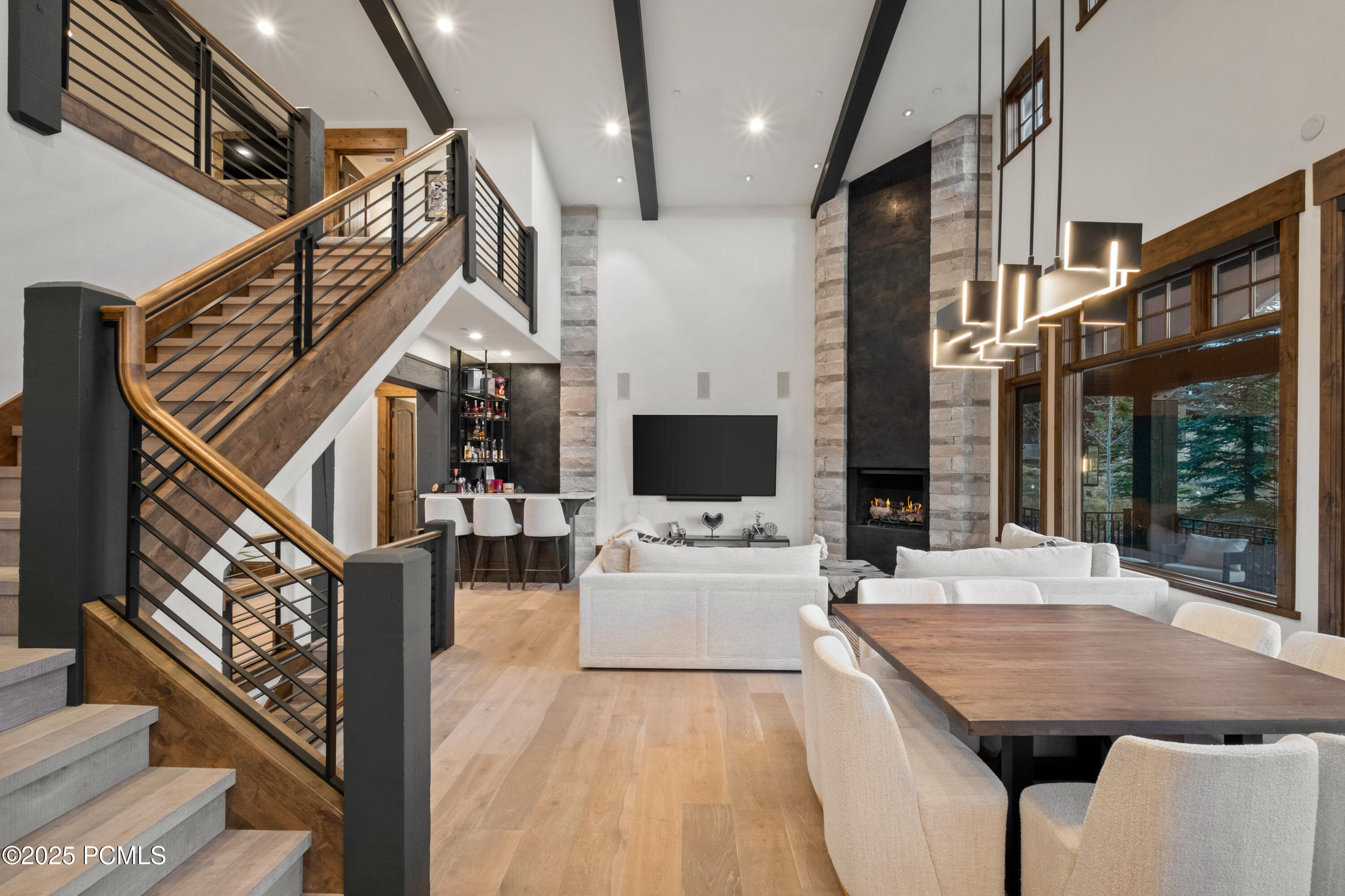 685 Hollyhock Street