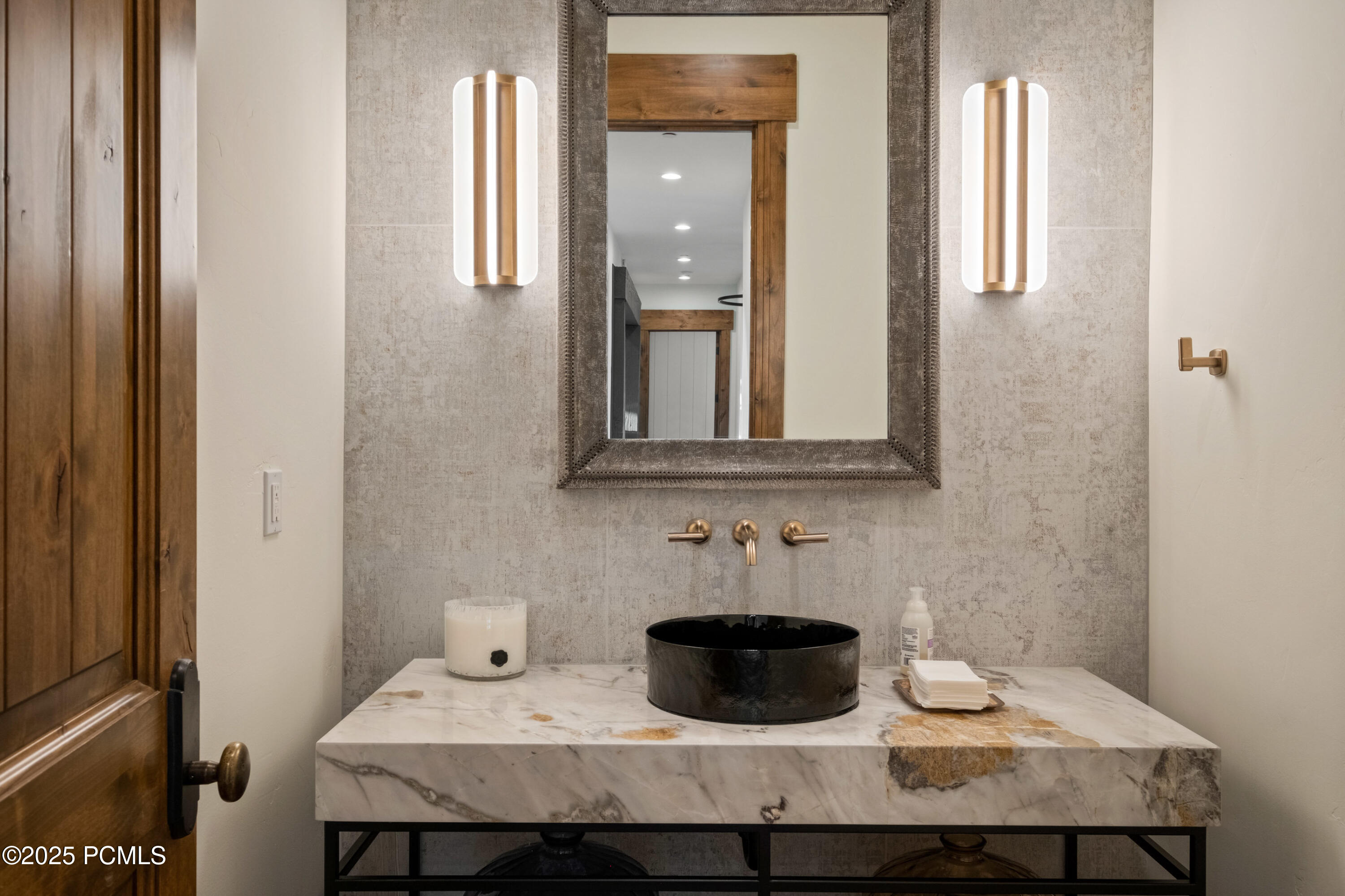 685 Hollyhock Street