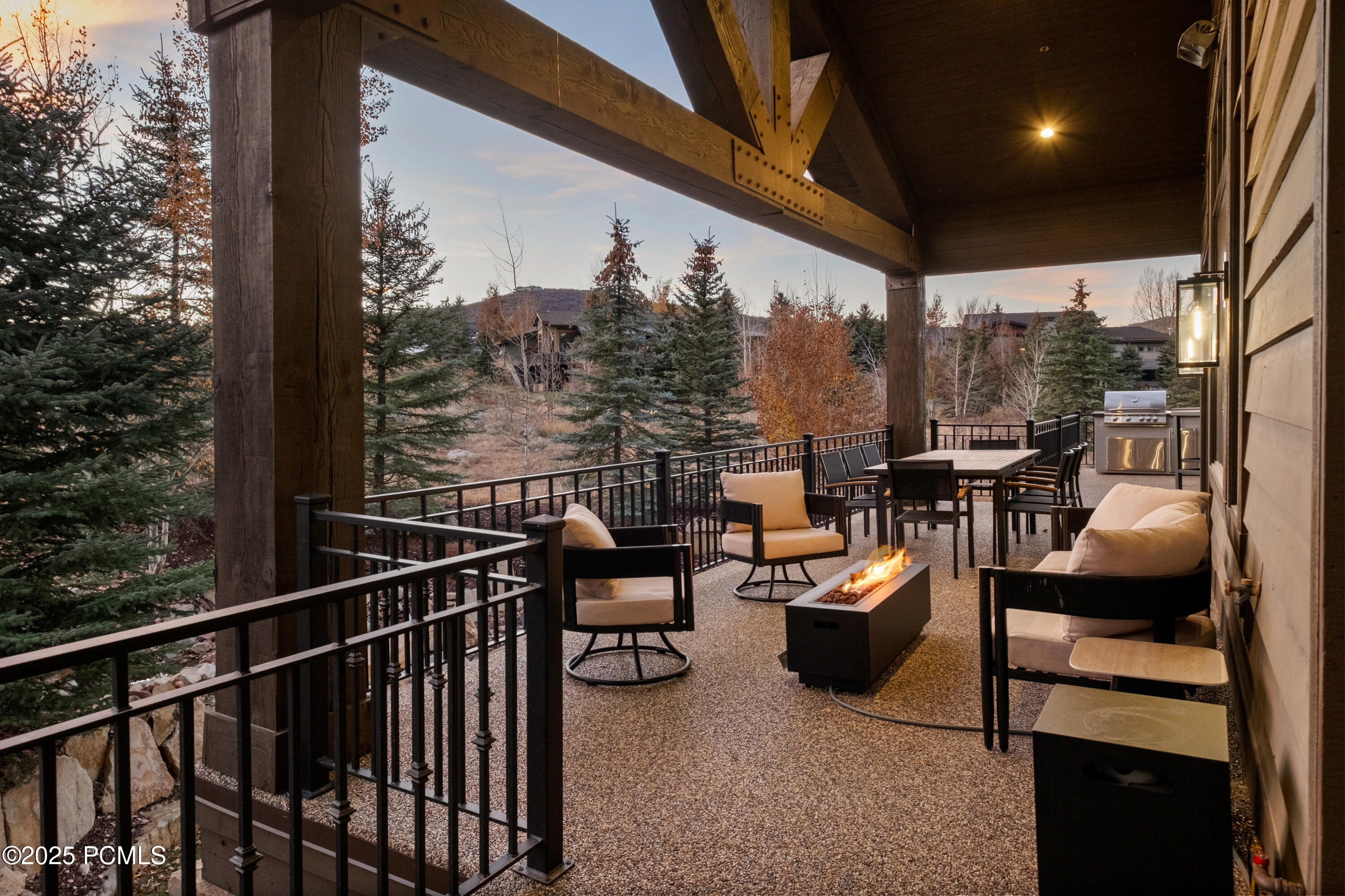 685 Hollyhock Street