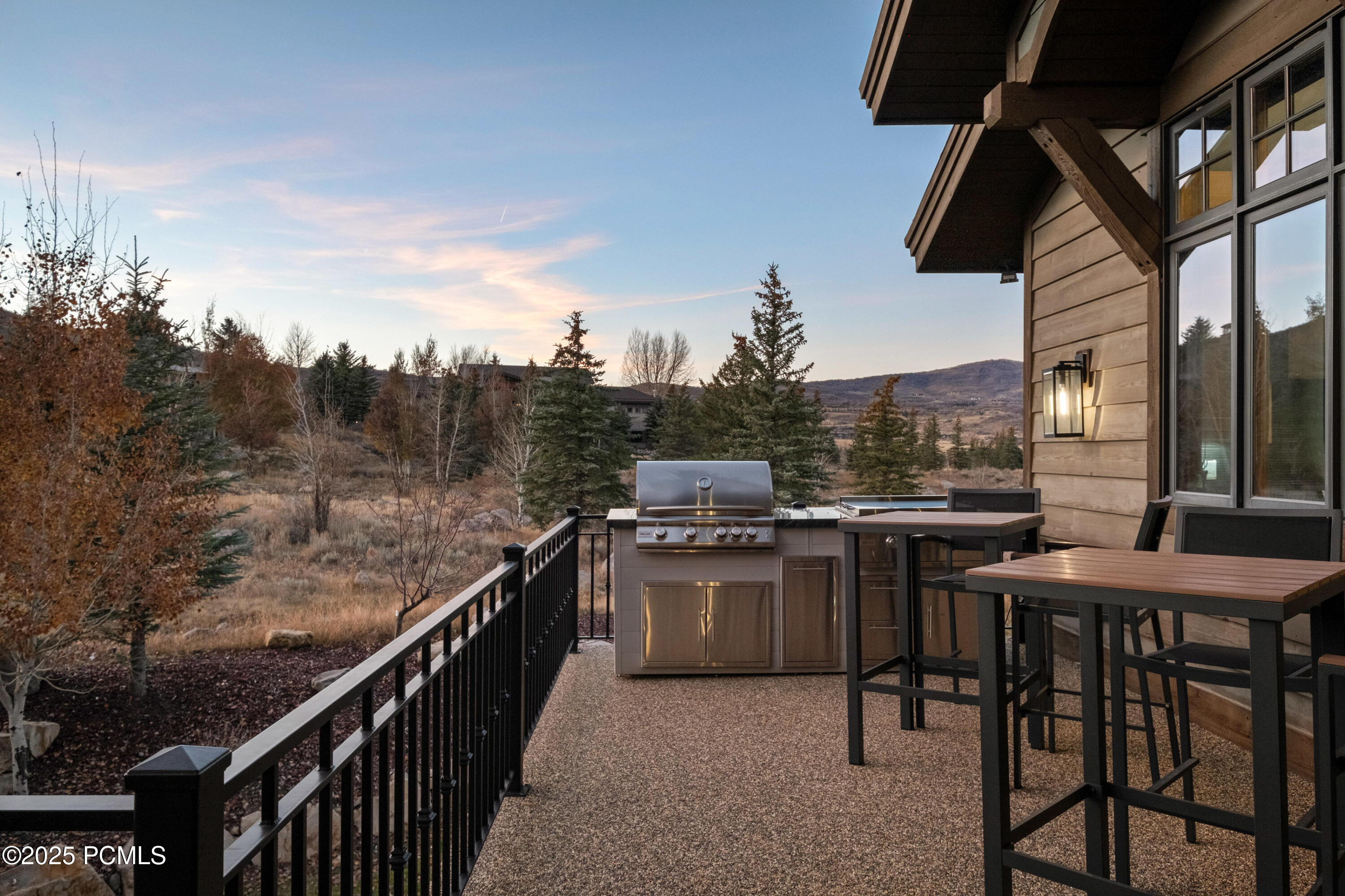 685 Hollyhock Street