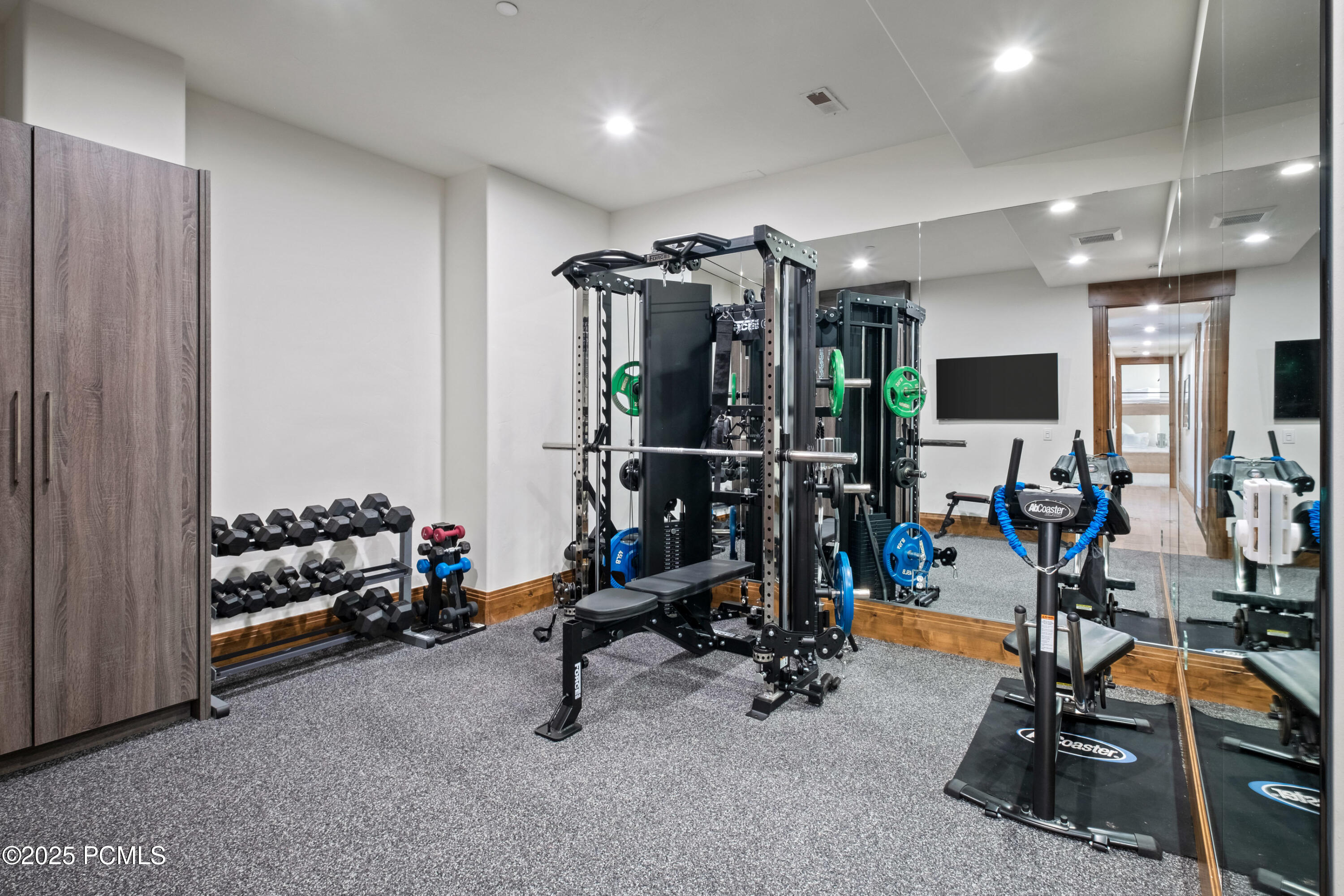 685 Hollyhock Street