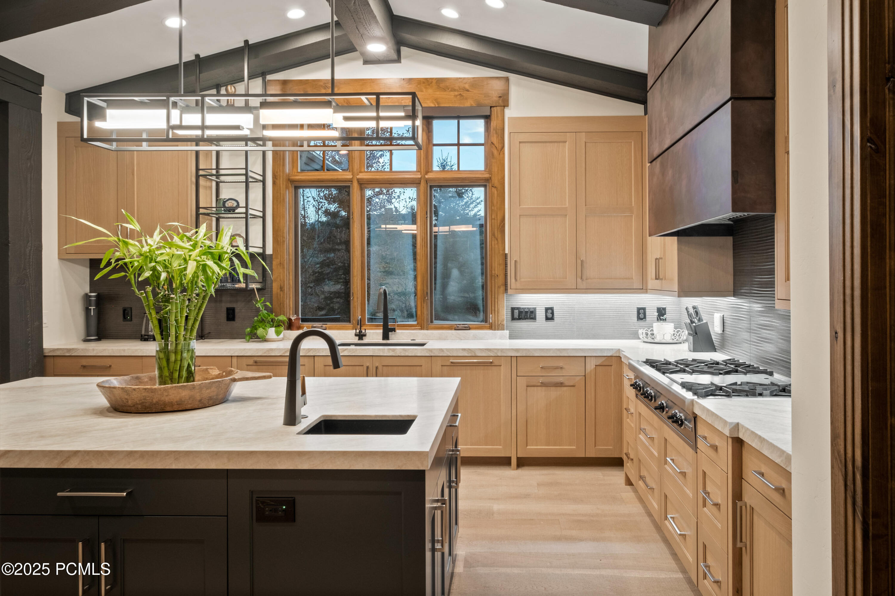 685 Hollyhock Street