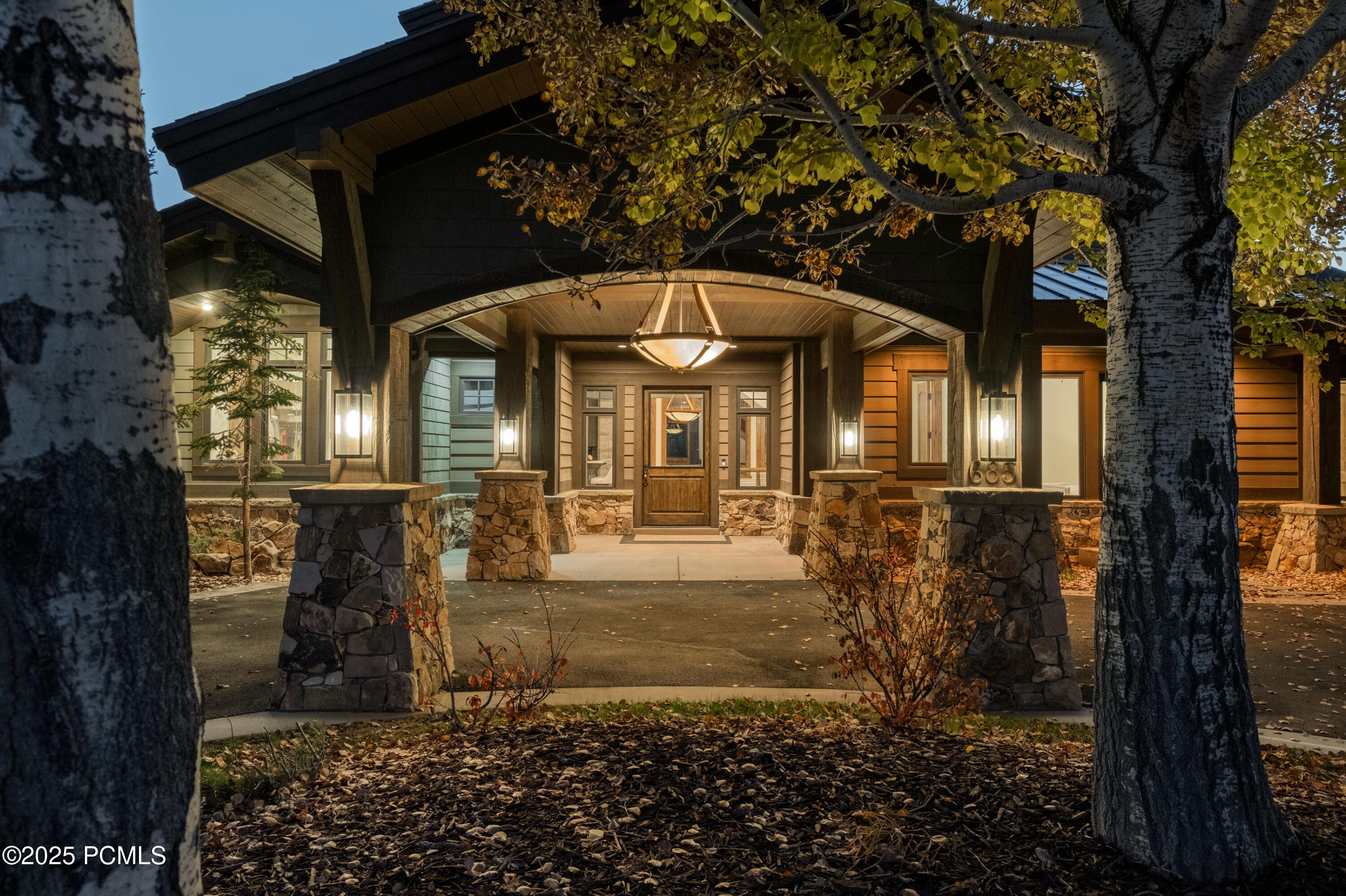 685 Hollyhock Street